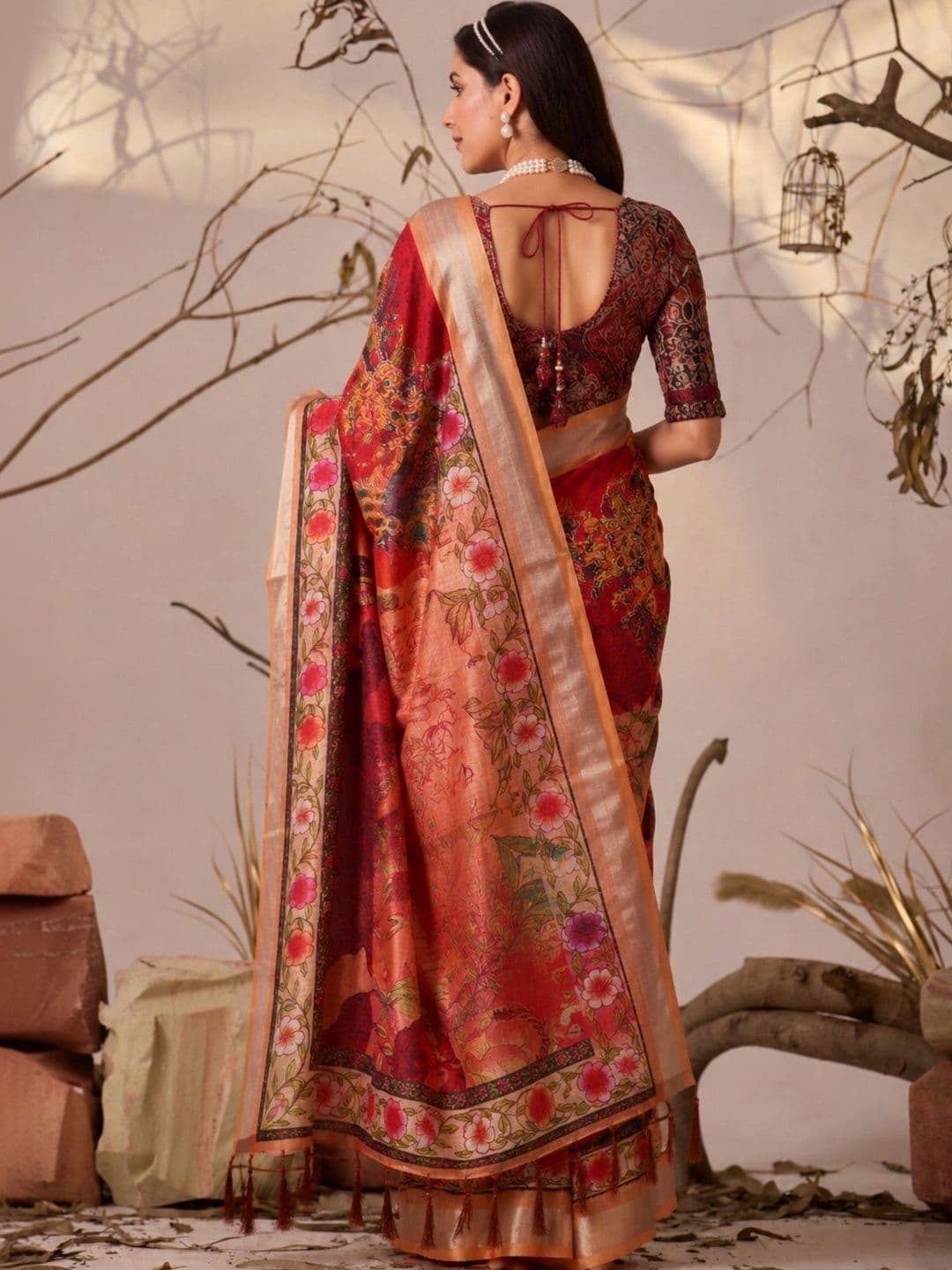 DIVASTRI Ethnic Motifs Zari Linen Blend Designer Patola Saree thumbnail 6