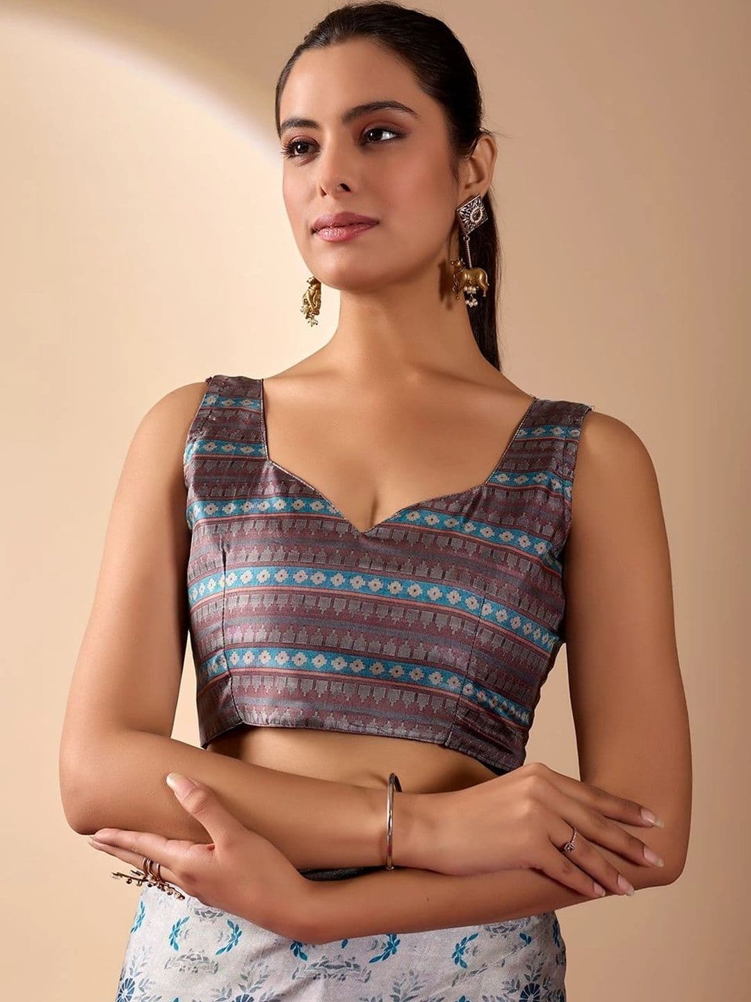 DIVASTRI Floral Zari Silk Blend Designer Saree thumbnail 4
