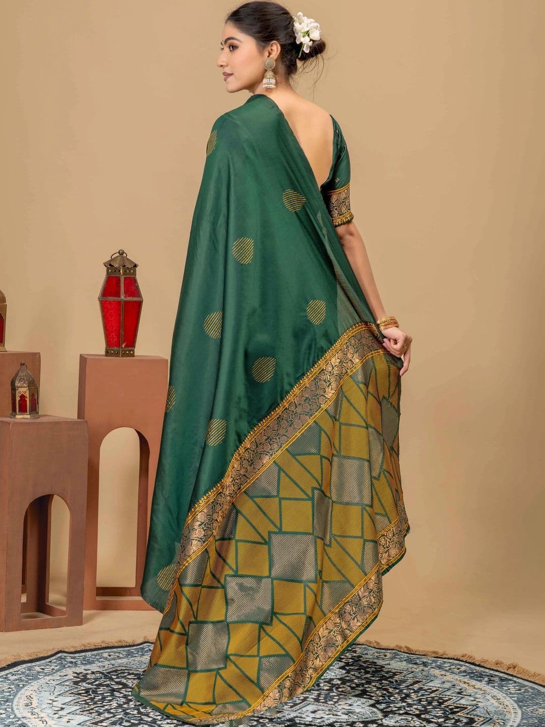 UMANTA Woven Design Zari Silk Blend Banarasi Saree thumbnail 2