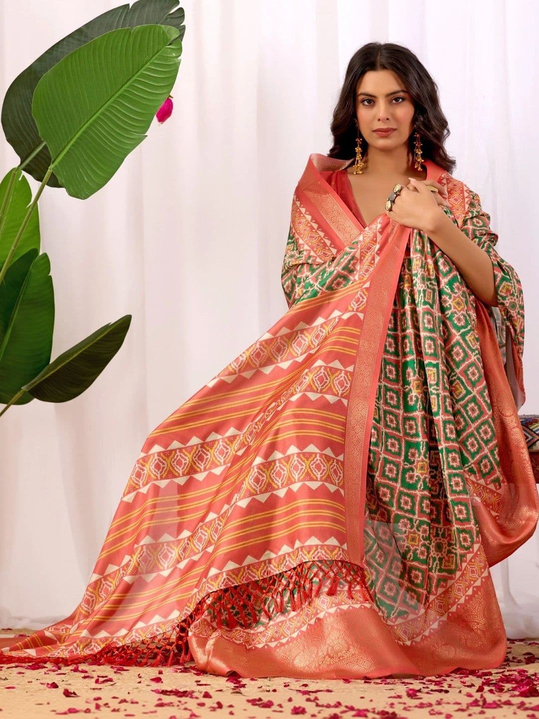 Mitera Zari Silk Blend Designer Saree thumbnail 2