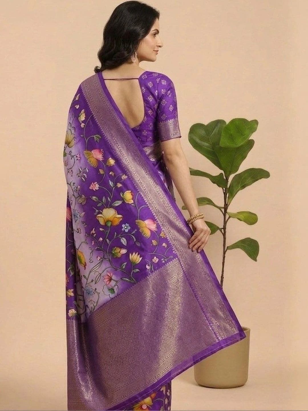 NARIVESH TRENDS Floral Zari Silk Blend Saree thumbnail 3