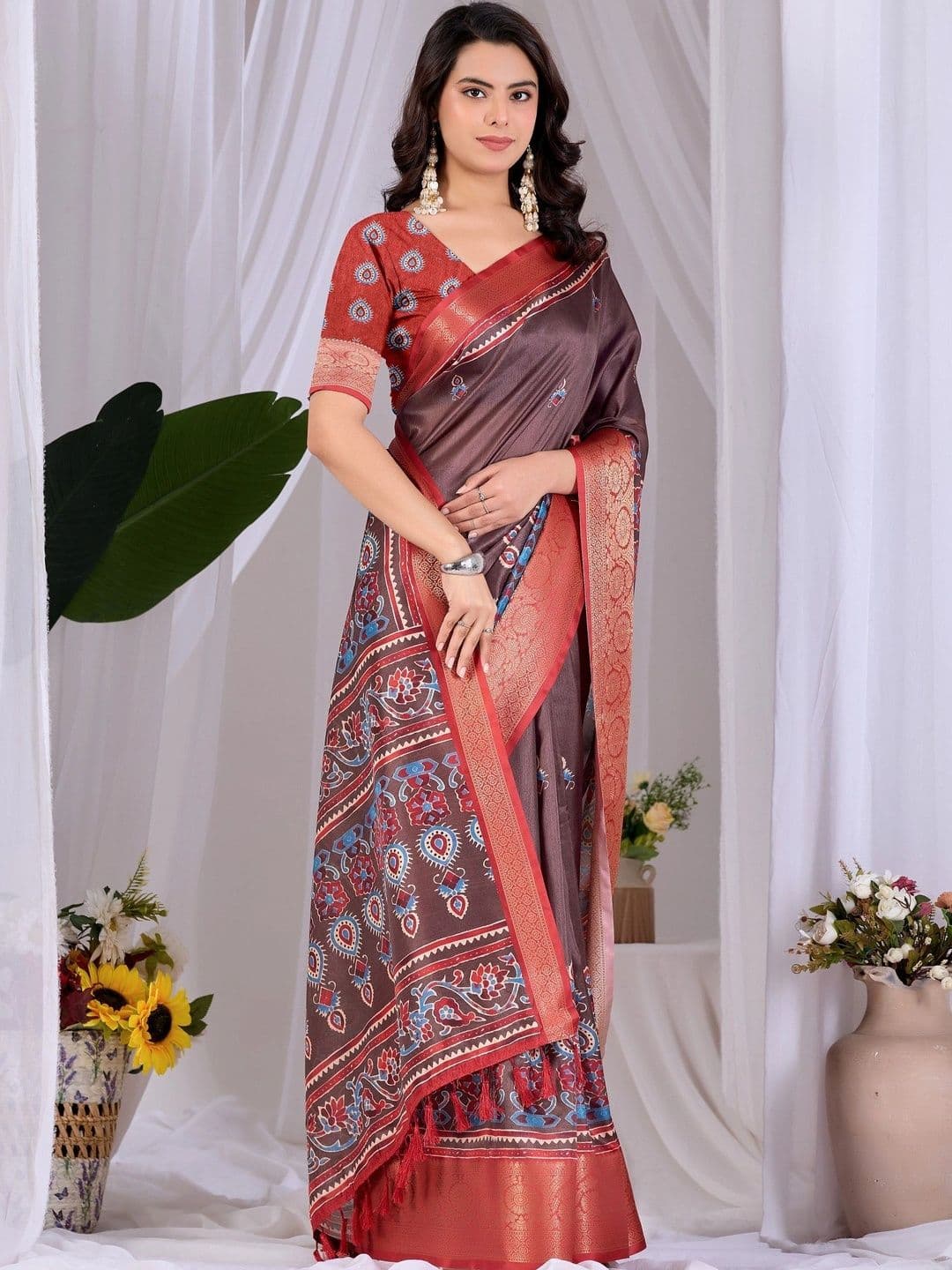 DIVASTRI Paisley Zari Silk Blend Designer Saree thumbnail 7