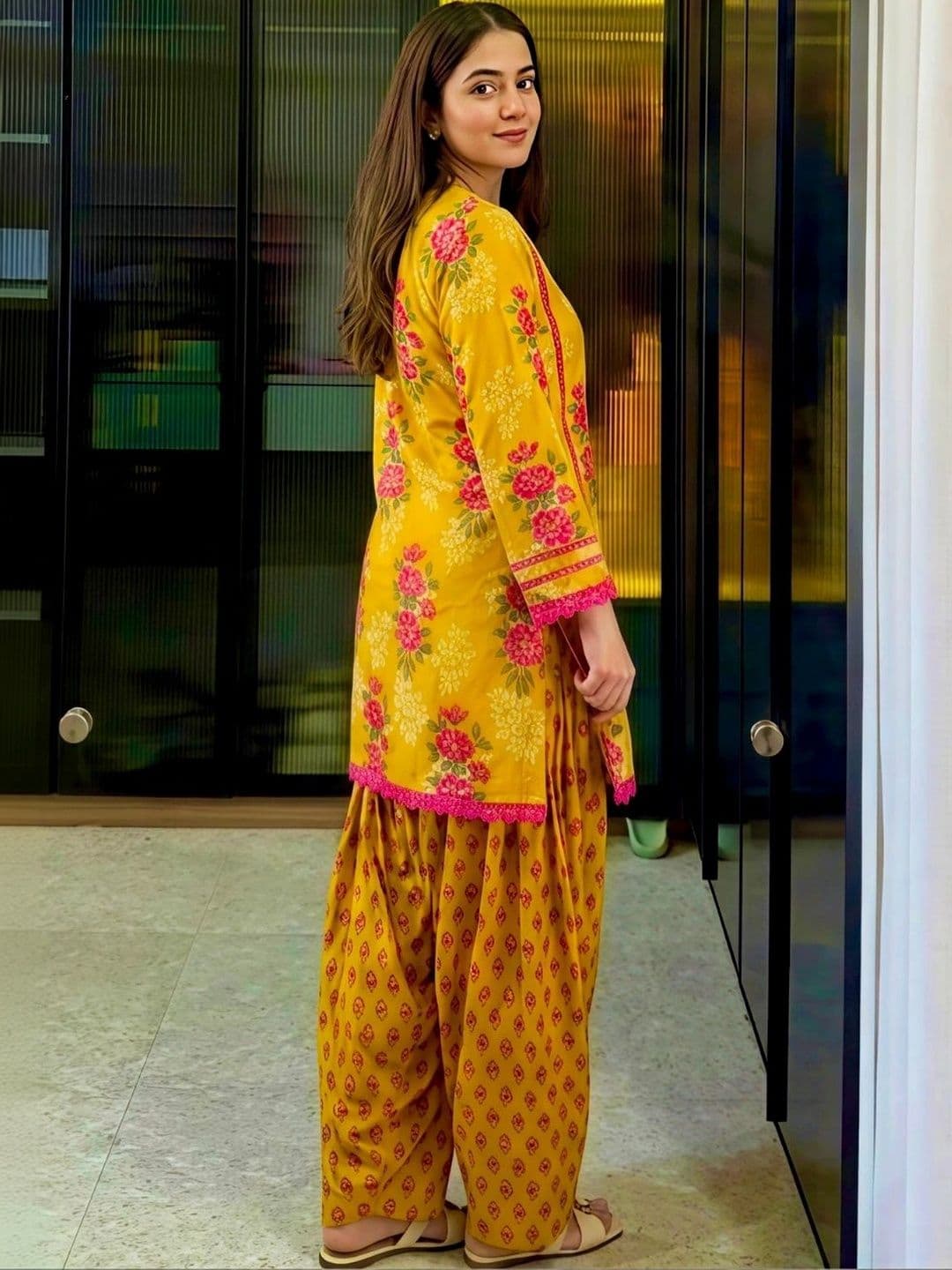 Vama Heritage Women Floral Printed Regular Silk Crepe Kurti with Patiala thumbnail 2