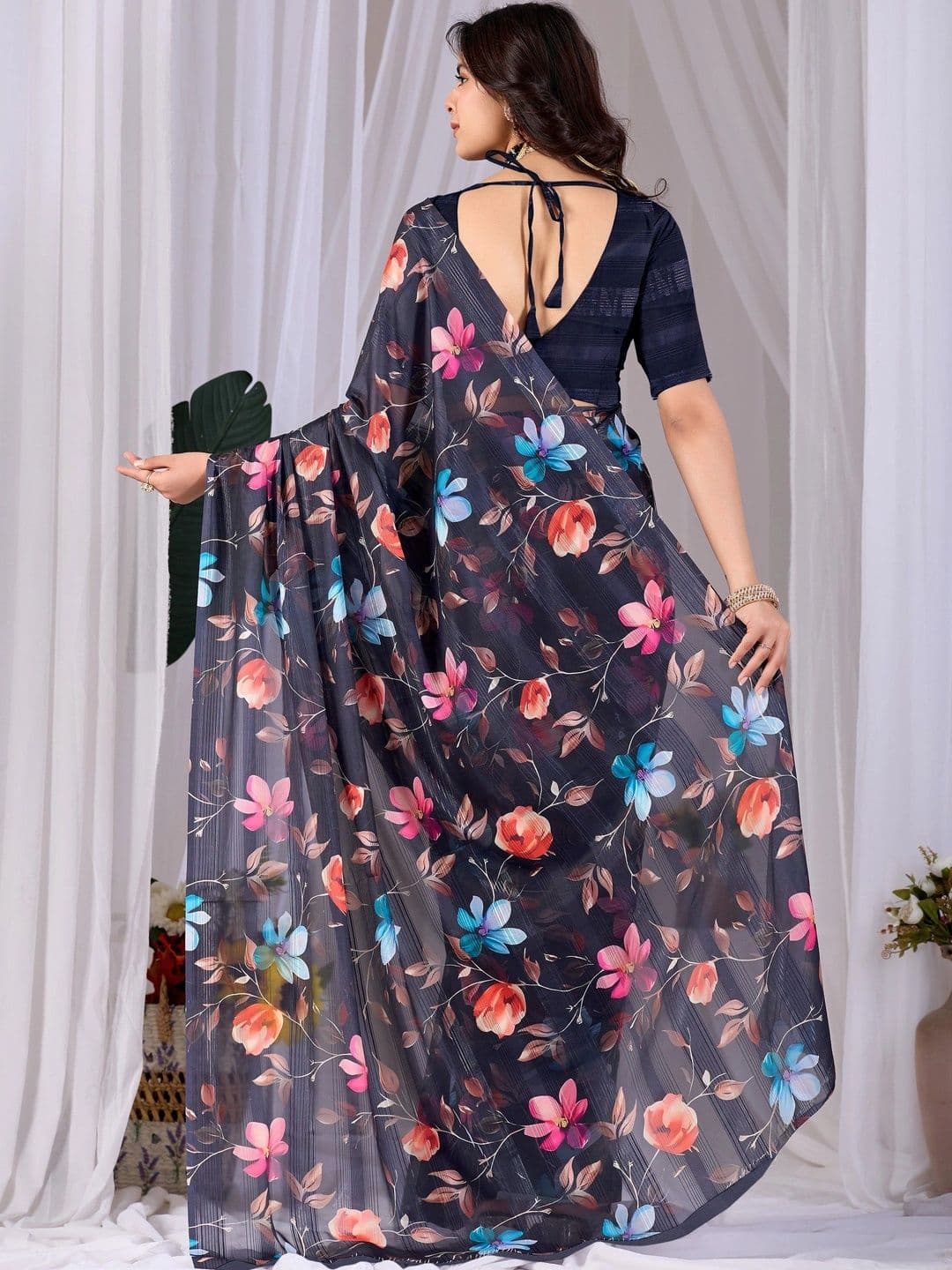 DIVASTRI Floral Poly Georgette Designer Saree thumbnail 4