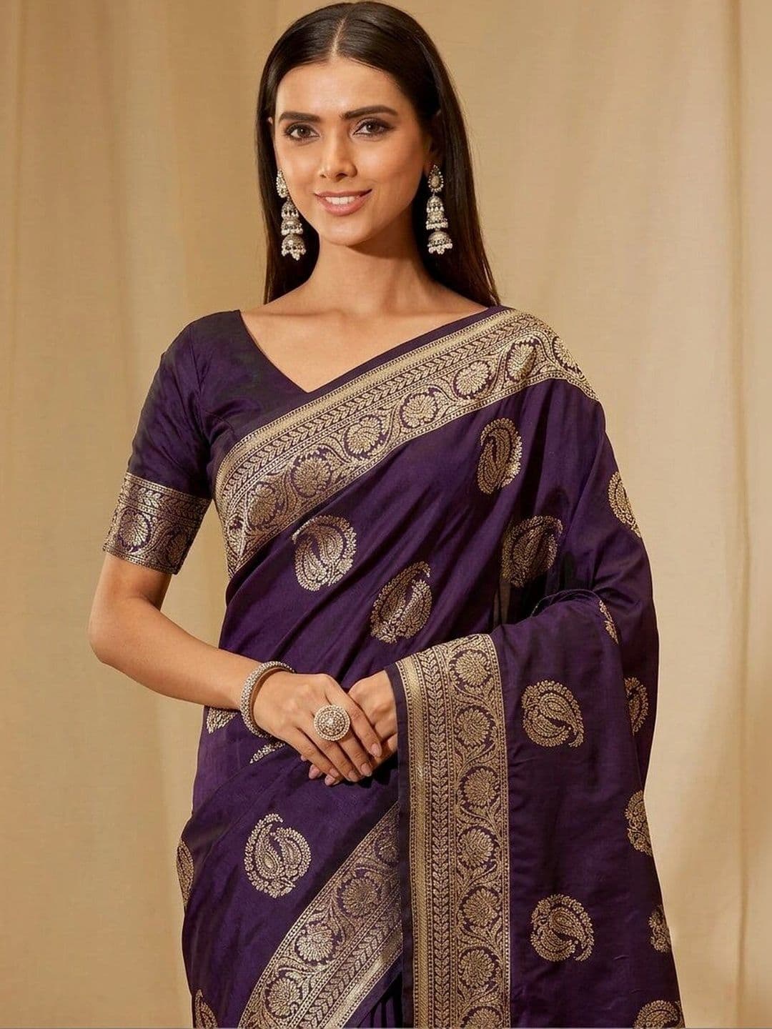 UMANTA Woven Design Zari Silk Blend Banarasi Saree thumbnail 2