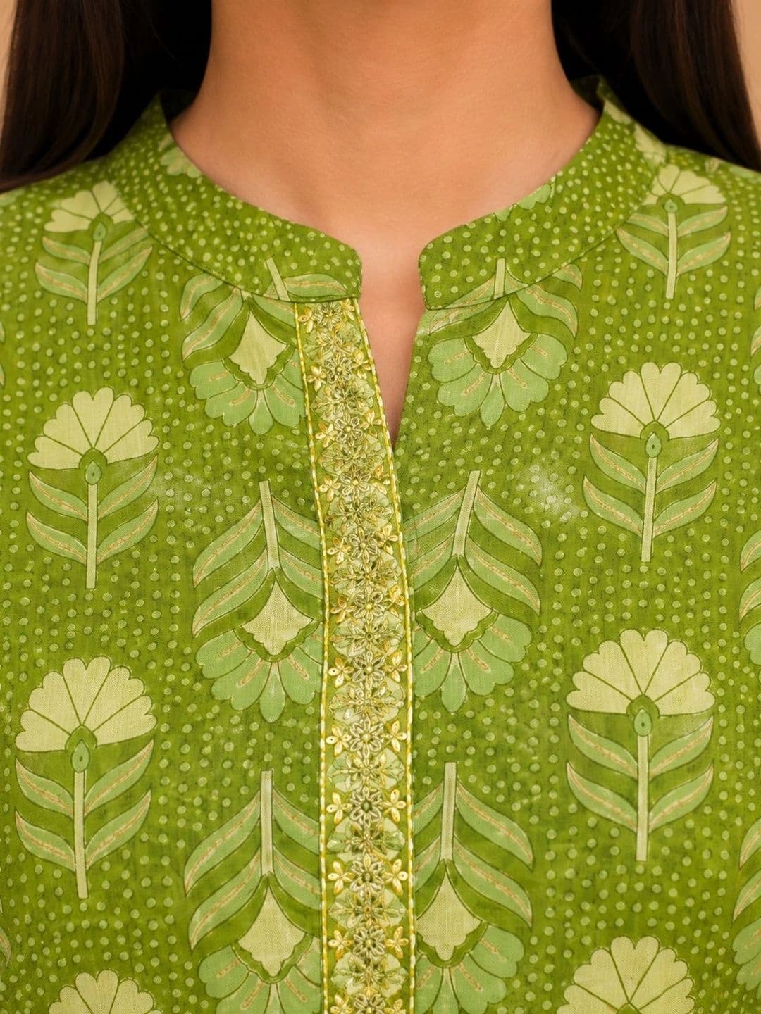 Araaha Women Floral Printed Thread Work Kurta thumbnail 2