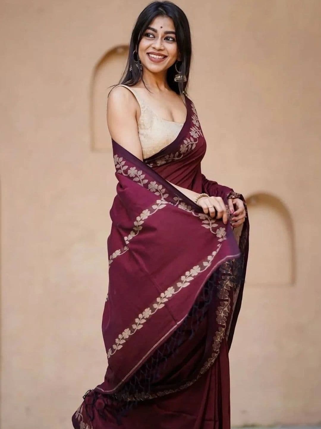 saneria silk Women Floral Linen Blend Bagru Saree thumbnail 7
