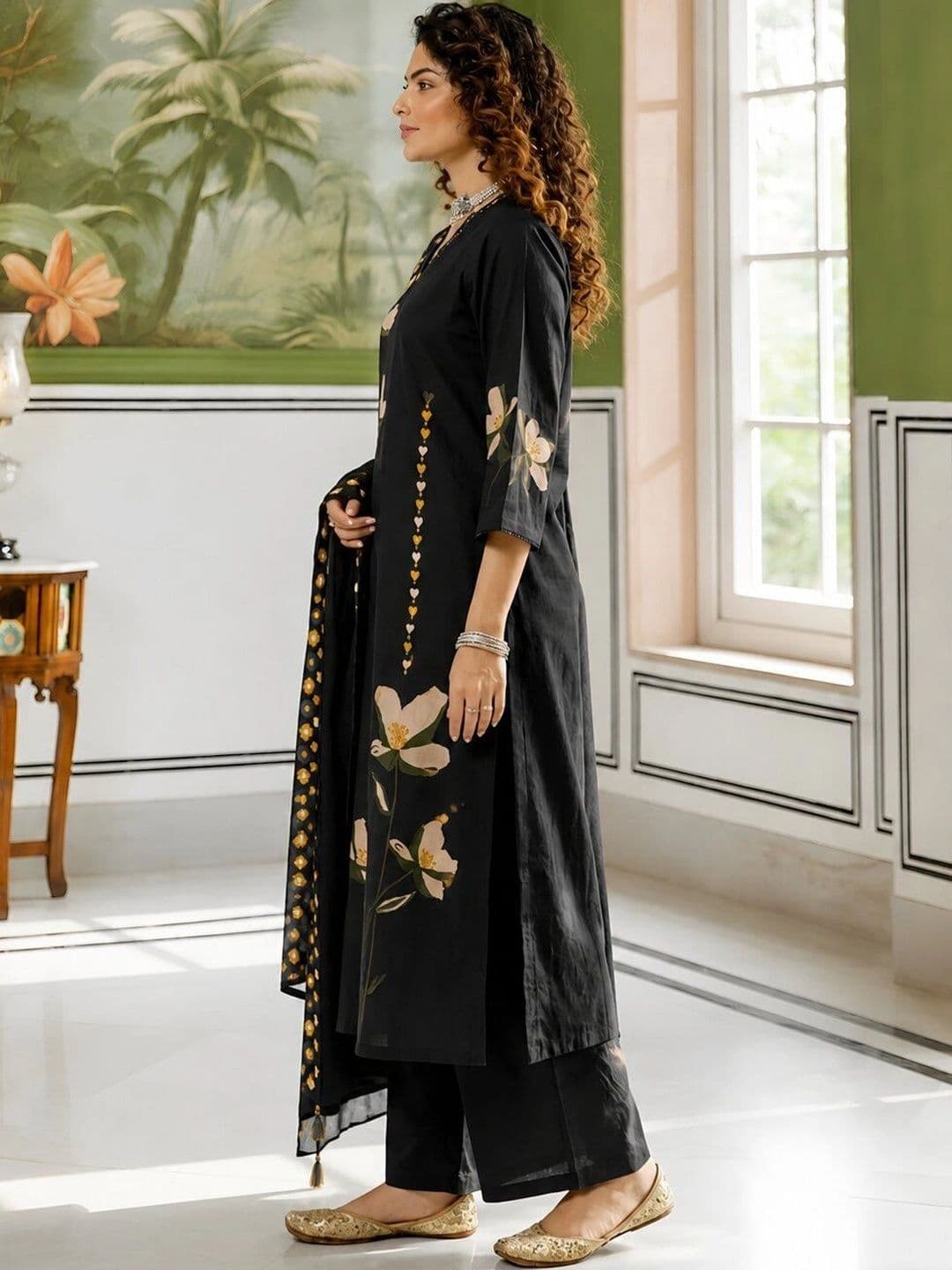 MYRIE Women Floral Printed Regular Kurta with Palazzos & With Dupatta thumbnail 4