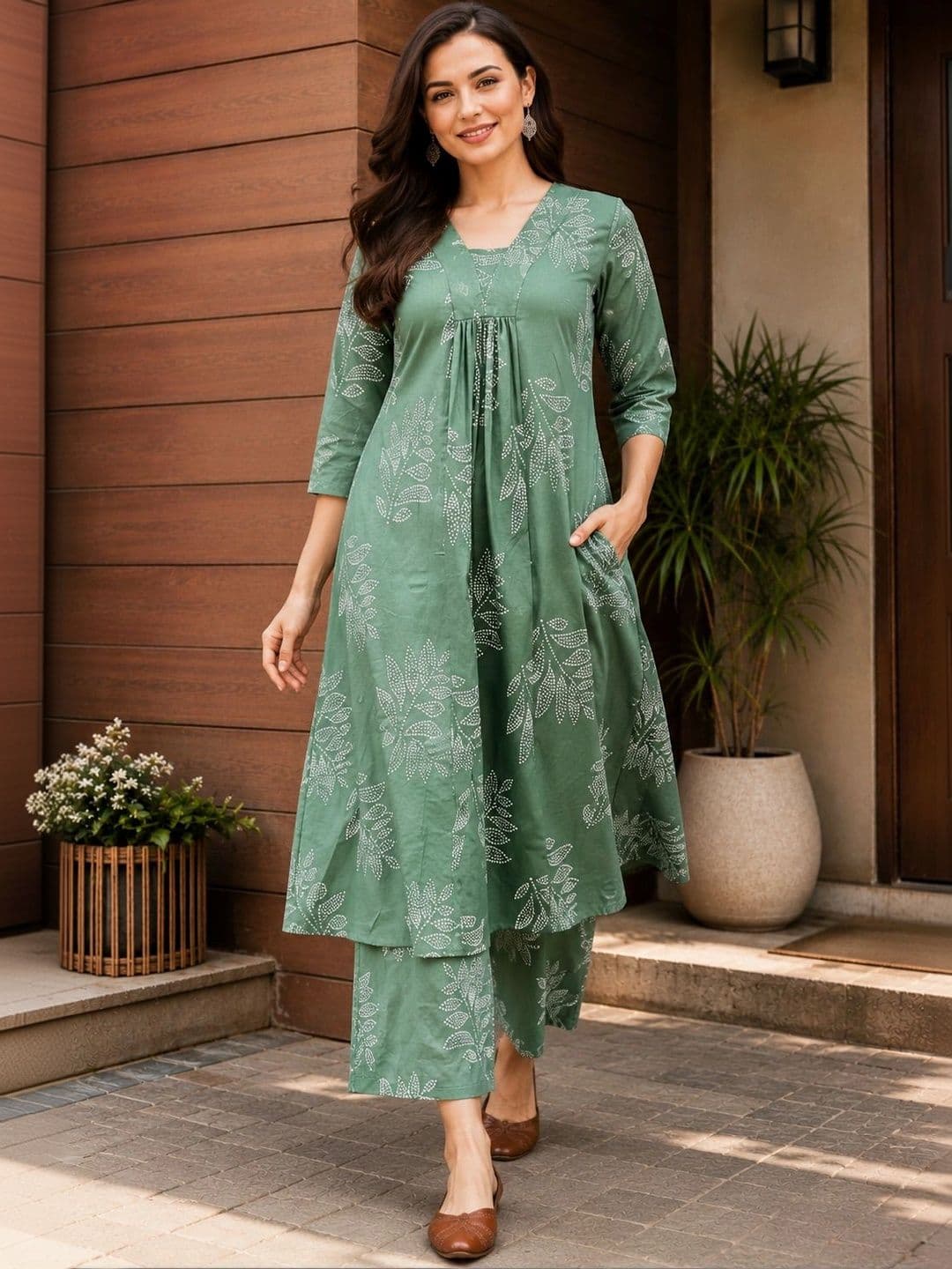 DSK STUDIO Women Floral Printed Regular Kurta with Palazzos thumbnail 4
