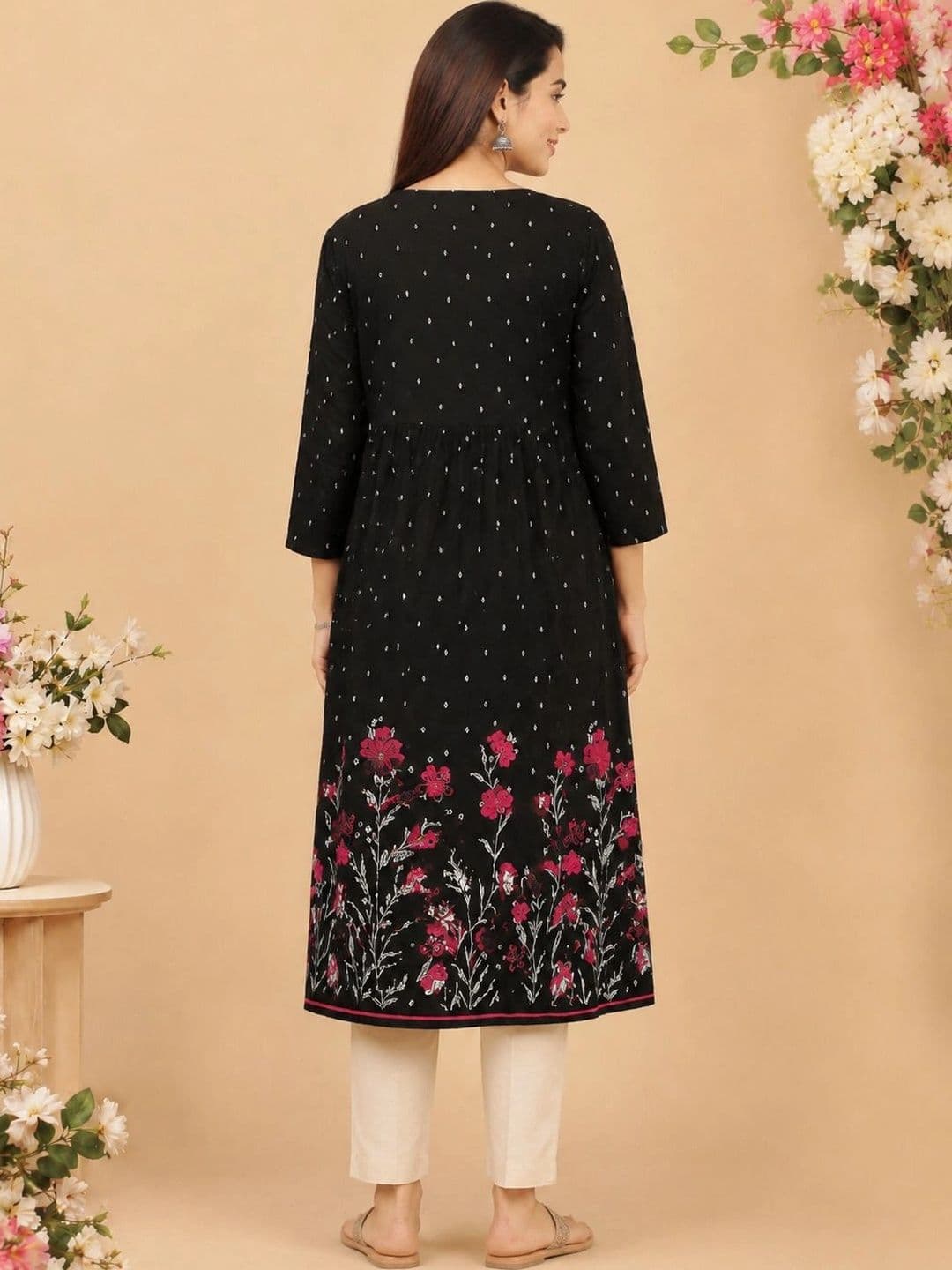 Araaha Women Embroidered Thread Work Floral Kurta thumbnail 2