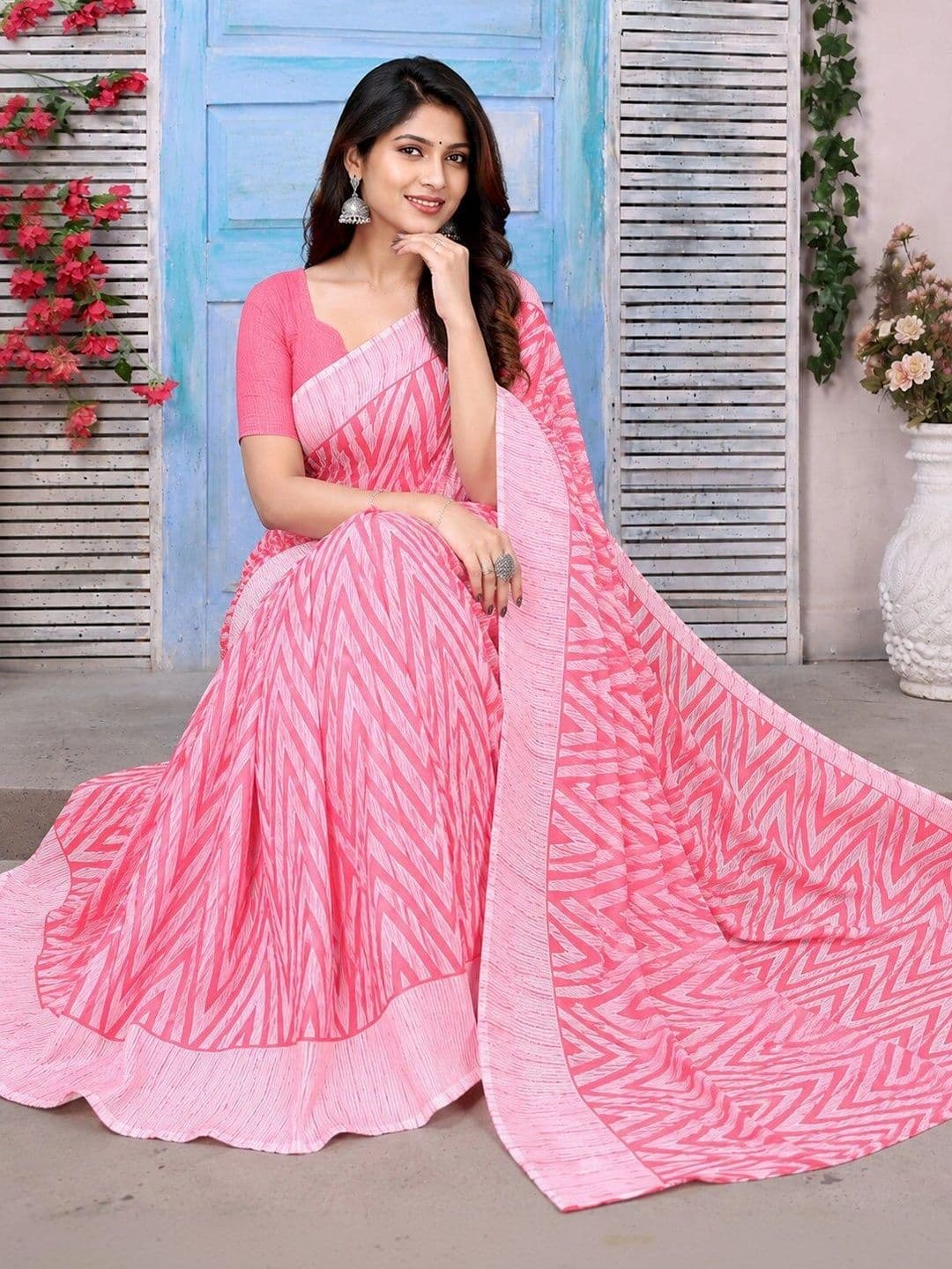 NARIVESH TRENDS Poly Georgette Saree thumbnail 3