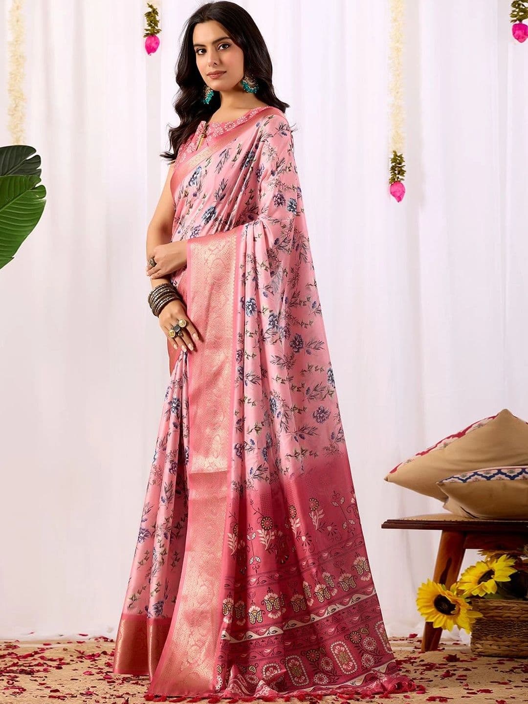 Mitera Floral Zari Silk Blend Designer Saree thumbnail 6