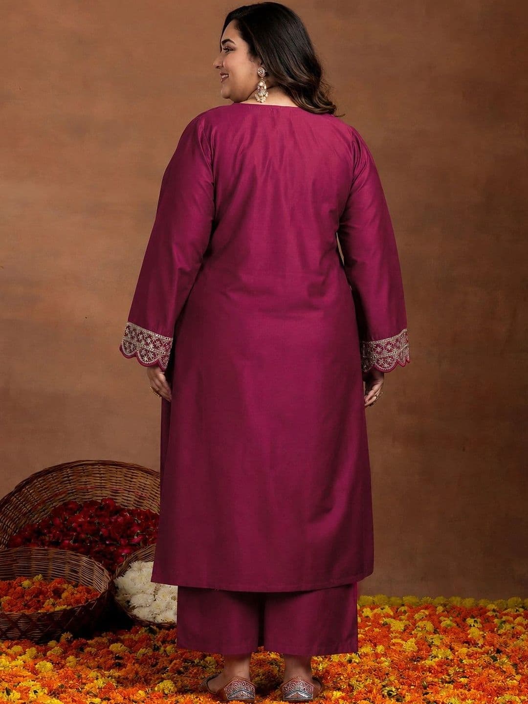 EXTRA LOVE BY LIBAS Women Ethnic Motifs Embroidered Empire Thread Work Kurta with Trousers thumbnail 6