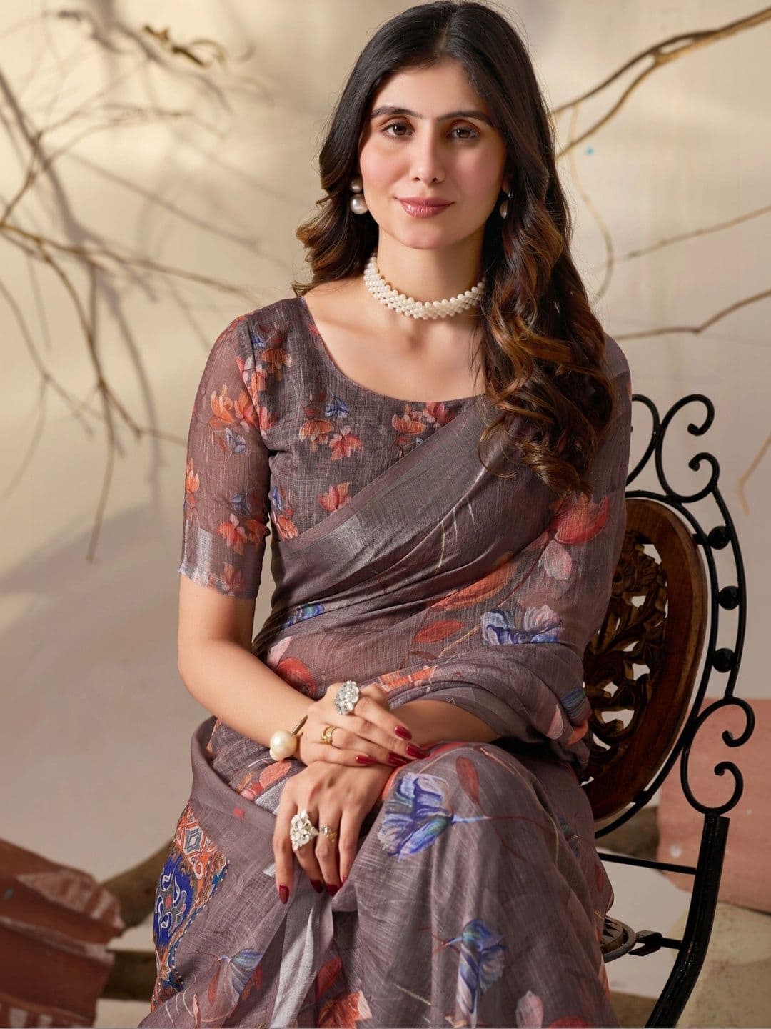 DIVASTRI Floral Zari Linen Blend Designer Saree thumbnail 5