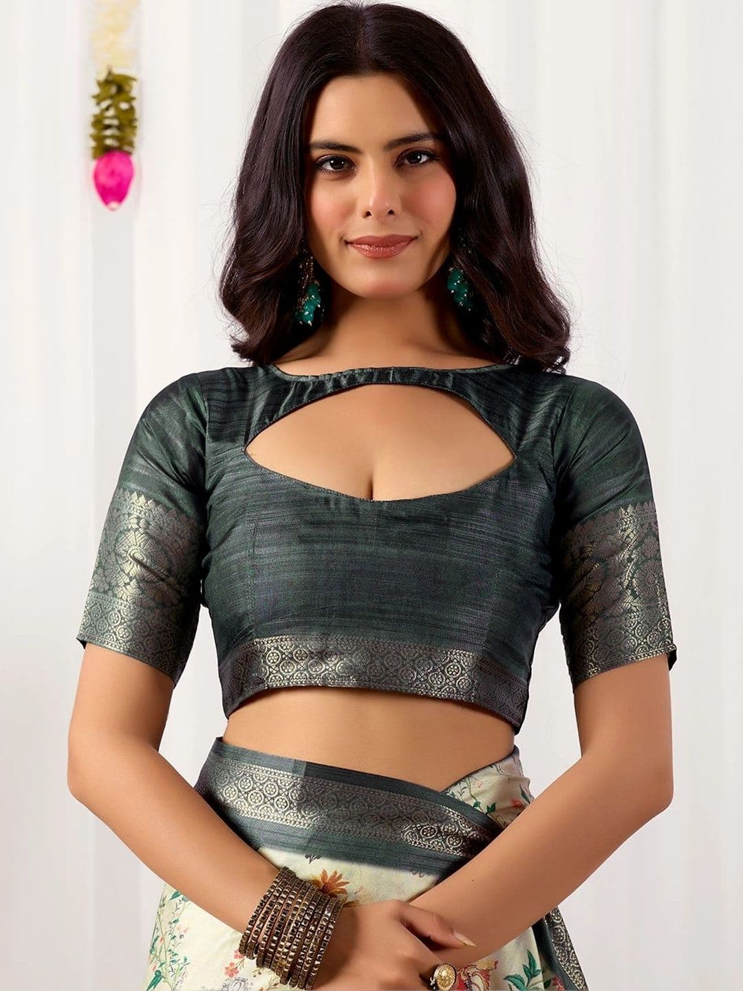 Mitera Floral Zari Silk Blend Designer Saree thumbnail 6
