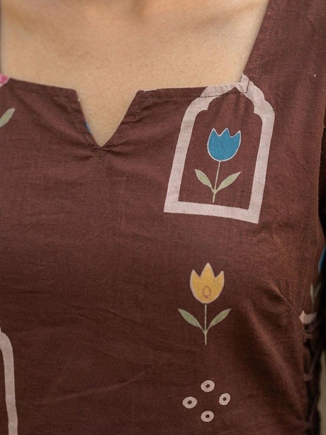Anouk Rustic Floral Printed Square Neck Flared Sleeves Pure Cotton Kurti thumbnail 4