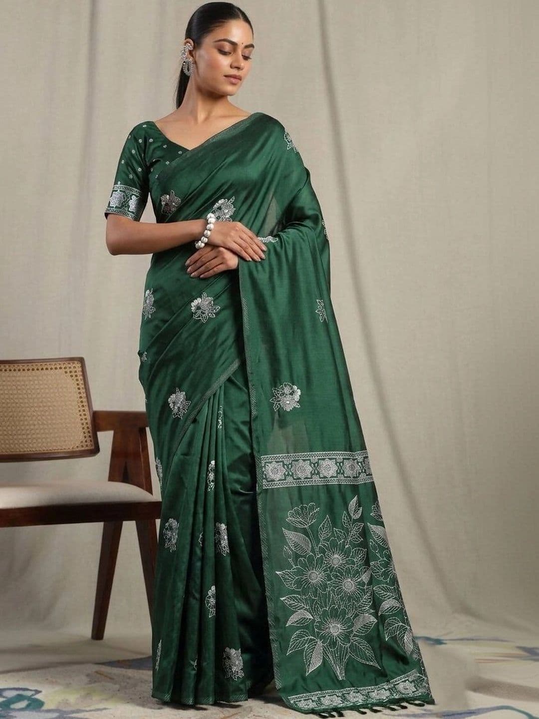 UMANTA Floral Embroidered Silk Blend Banarasi Saree - view 1