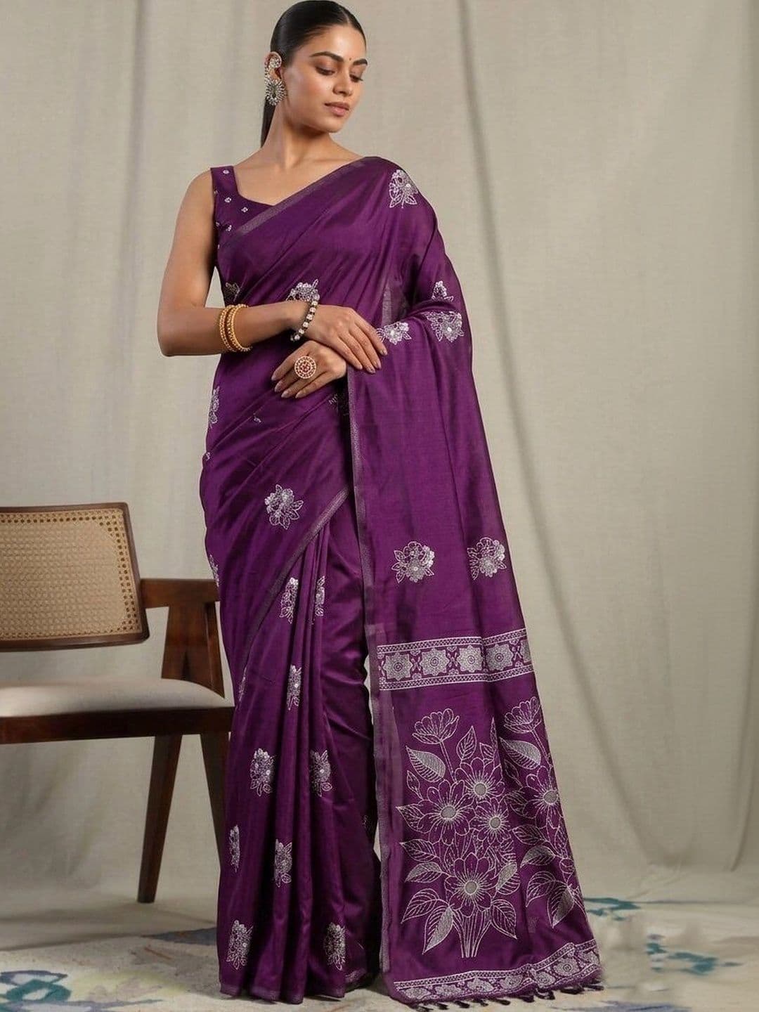 UMANTA Floral Embroidered Silk Blend Banarasi Saree - view 1