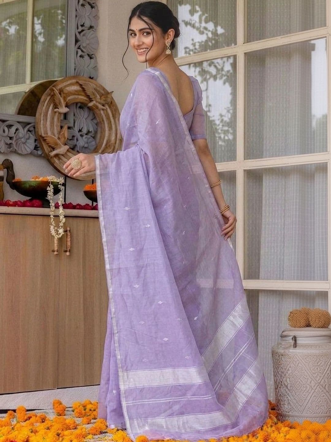 UMANTA Woven Design Zari Silk Blend Banarasi Saree thumbnail 4