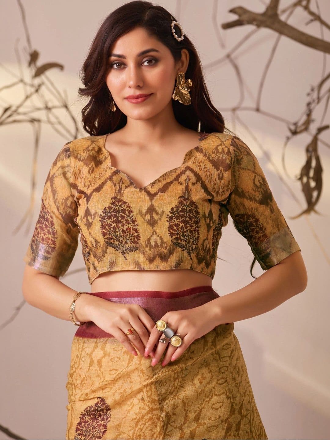 DIVASTRI Floral Linen Blend Designer Patola Saree thumbnail 2