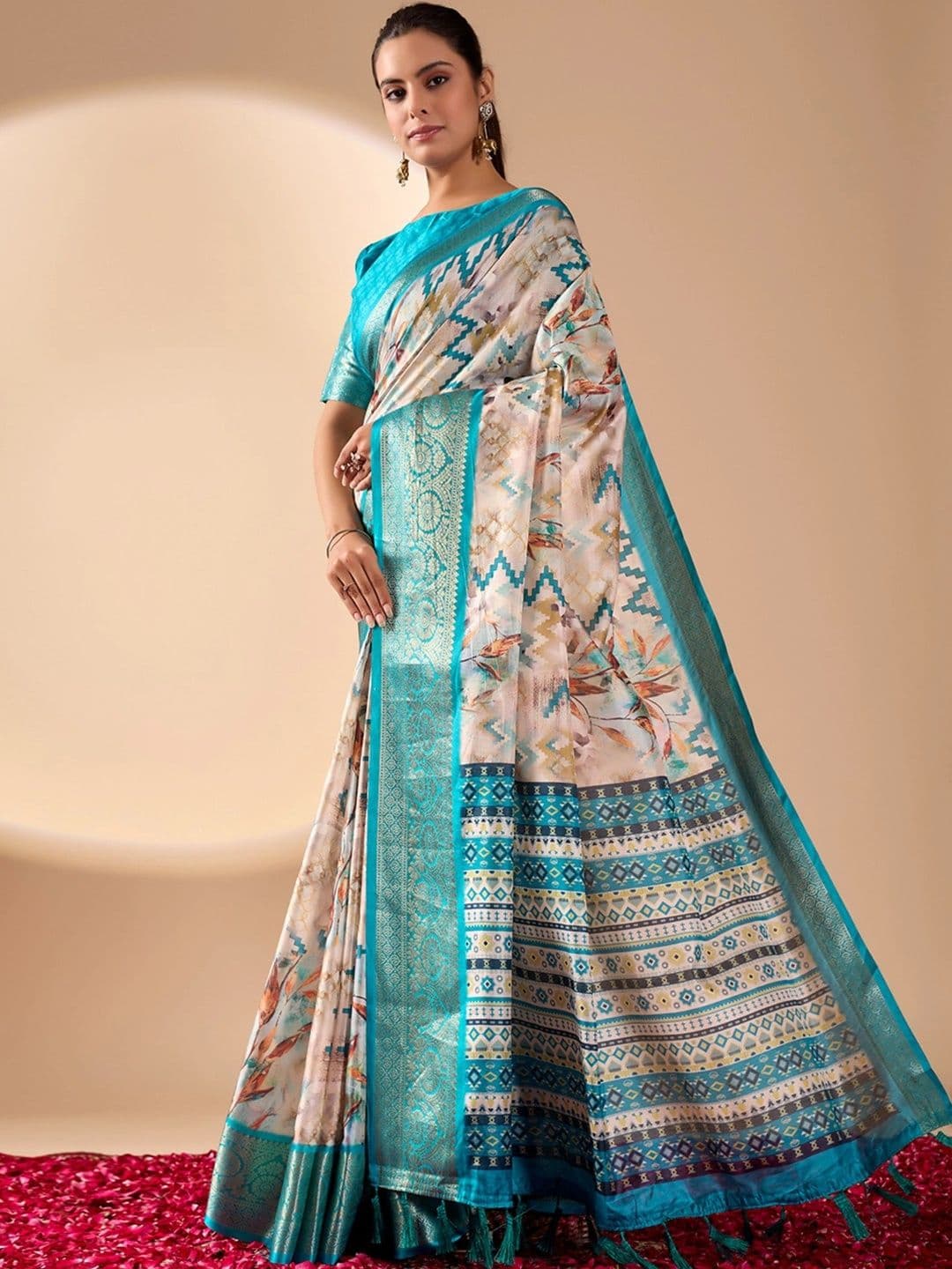 DIVASTRI Zari Silk Blend Designer Saree thumbnail 7