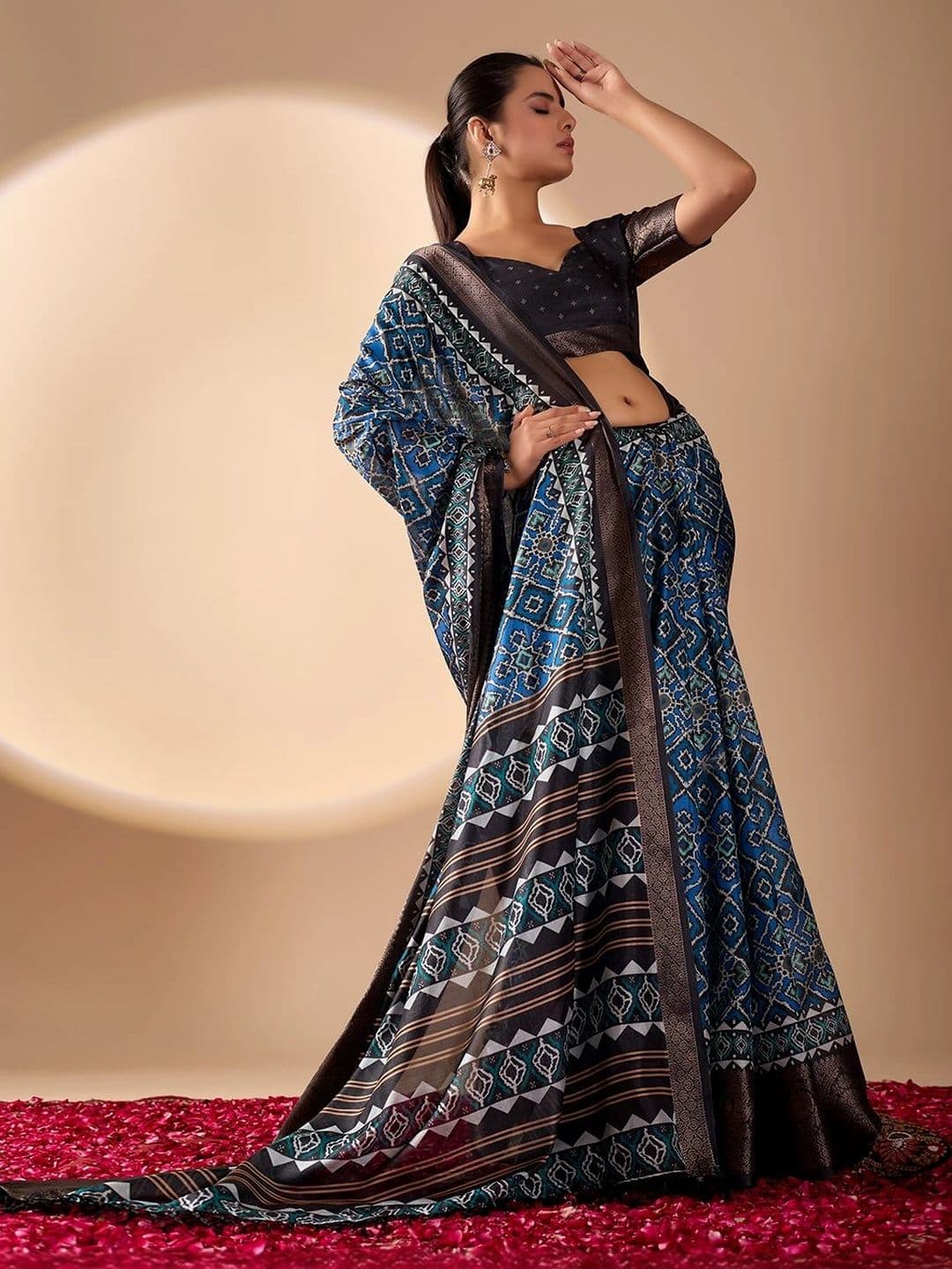 Mitera Zari Silk Blend Designer Saree thumbnail 3