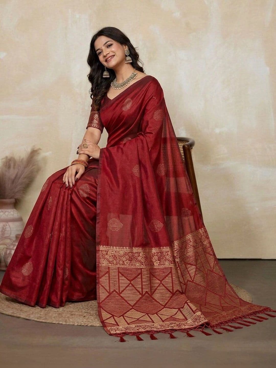 UMANTA Woven Design Zari Silk Blend Banarasi Saree thumbnail 6