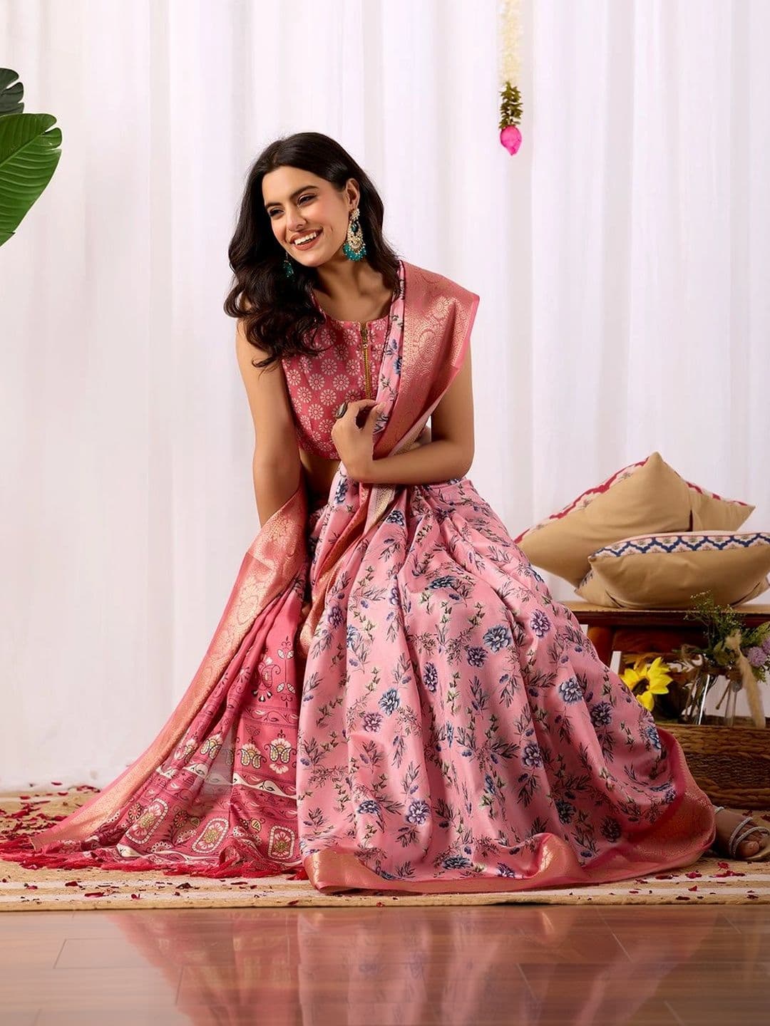 Mitera Floral Zari Silk Blend Designer Saree thumbnail 7