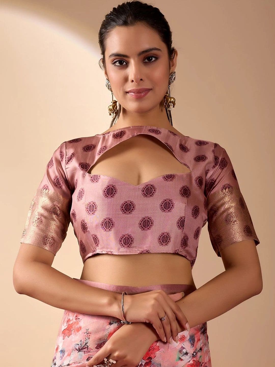 DIVASTRI Floral Zari Silk Blend Designer Saree thumbnail 4