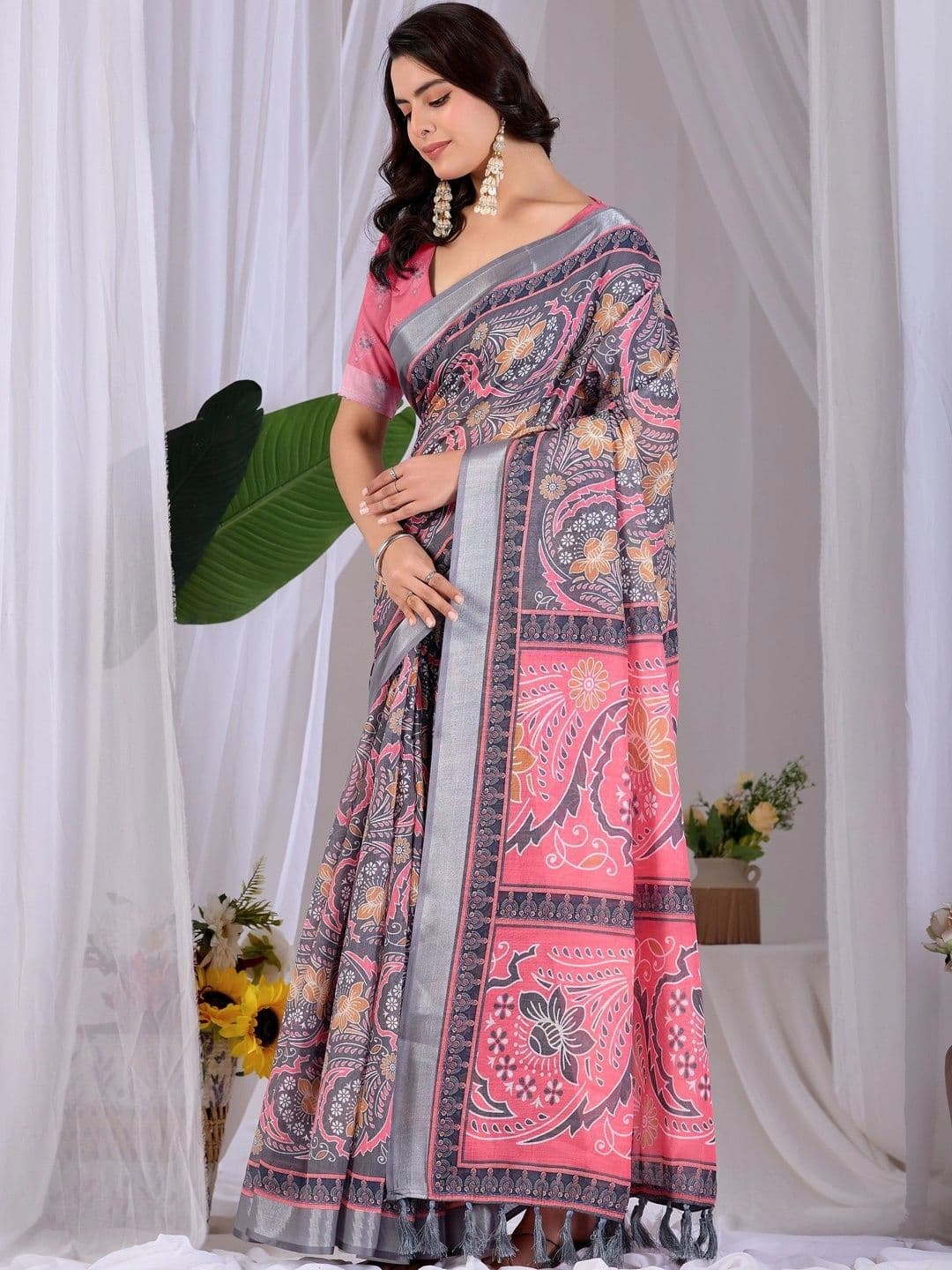 DIVASTRI Floral Zari Linen Blend Designer Saree thumbnail 7