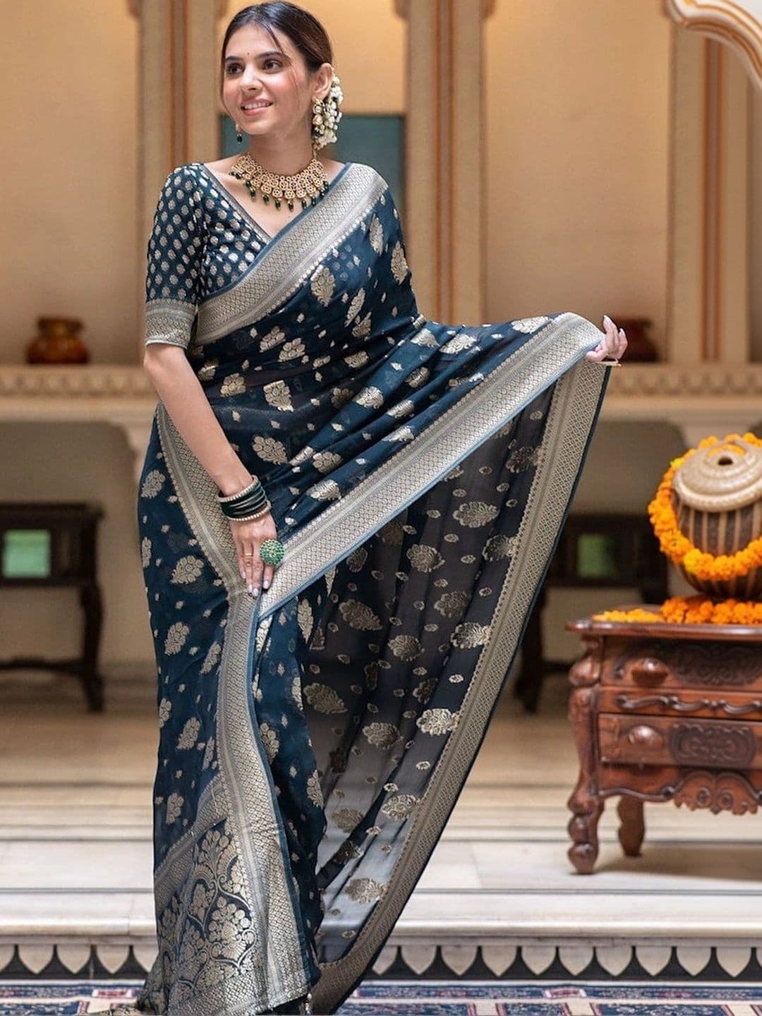 NARIVESH TRENDS Woven Design Zari Silk Cotton Saree - view 1