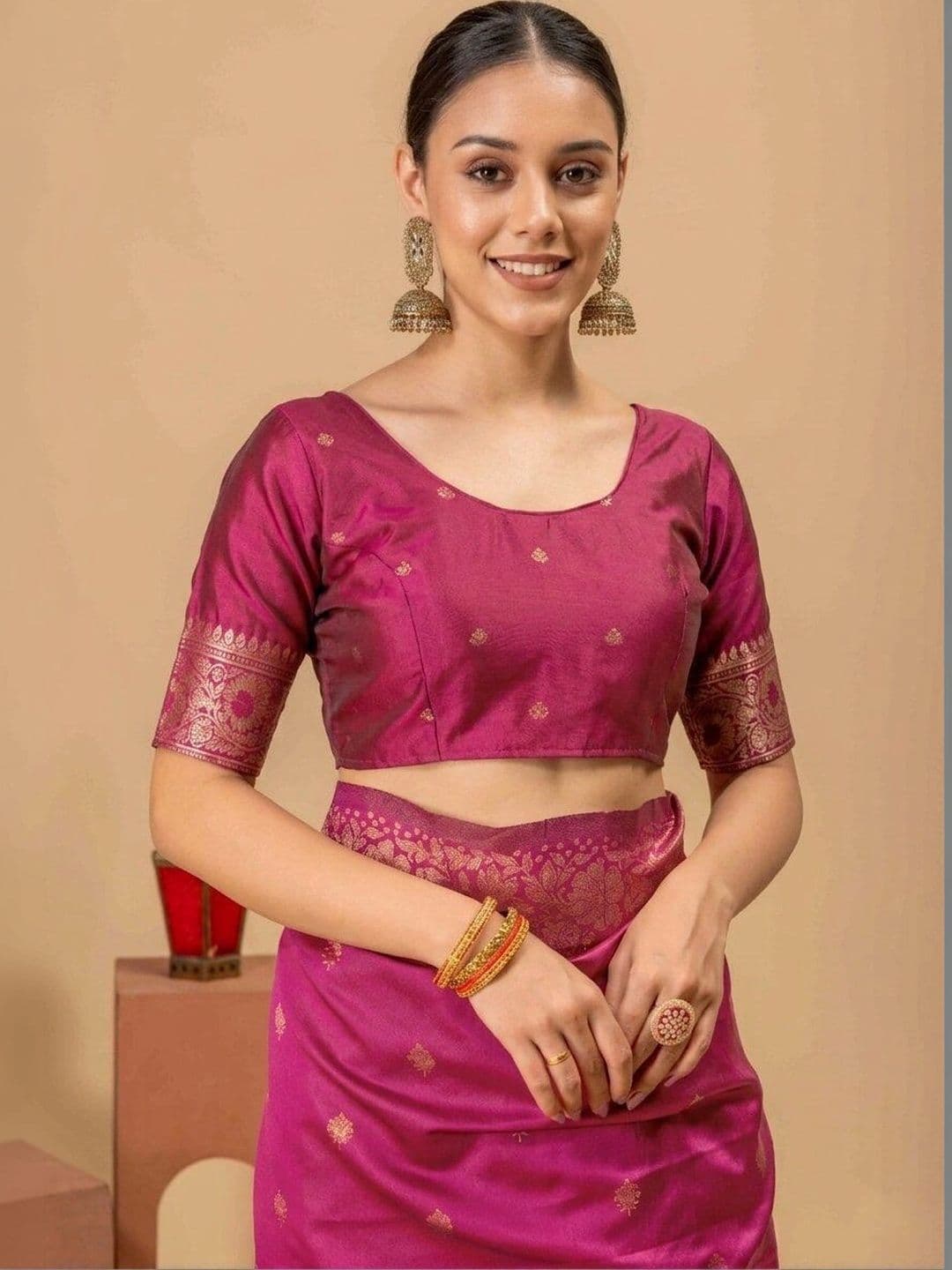 UMANTA Woven Design Zari Silk Blend Banarasi Saree thumbnail 3