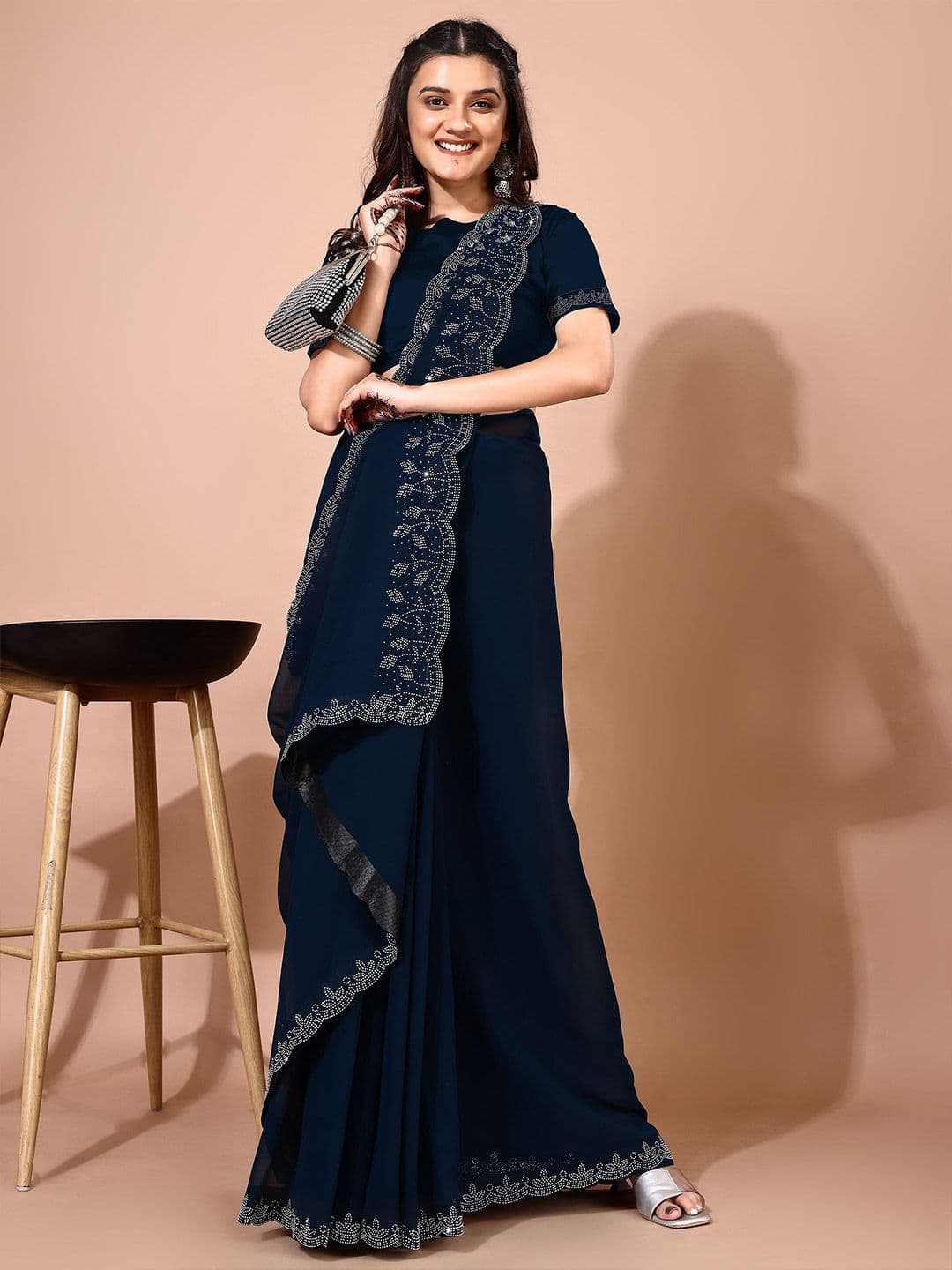 Leelavati Women Embellished Pure Chiffon Saree - view 1