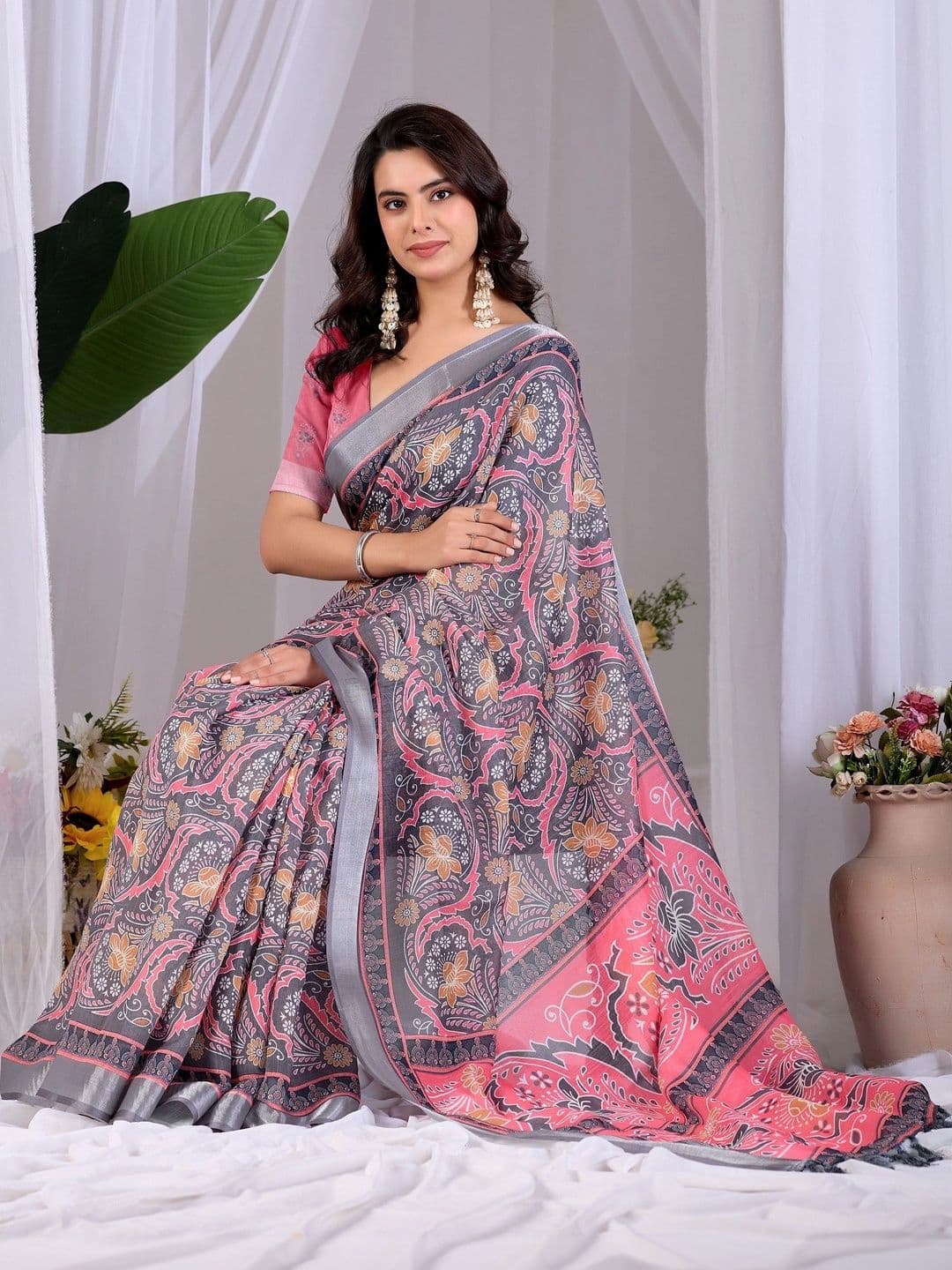 DIVASTRI Floral Zari Linen Blend Designer Saree thumbnail 3