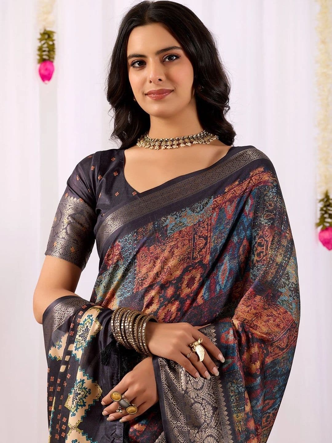 Mitera Zari Silk Blend Designer Saree thumbnail 5