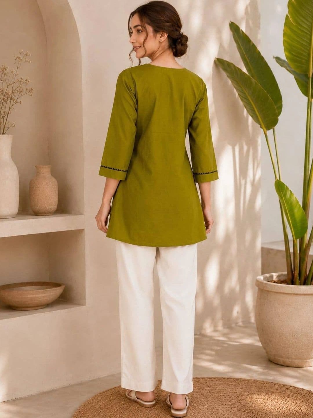 VASTRAHOUSE Women Ethnic Motifs Embroidered Regular Thread Work Kurti with Trousers thumbnail 4