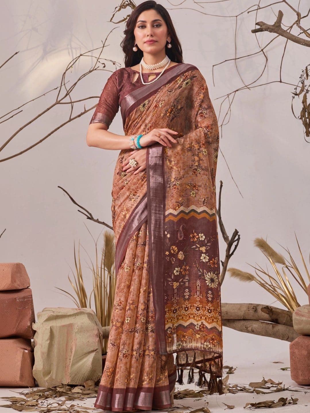 DIVASTRI Floral Linen Blend Designer Saree - view 1