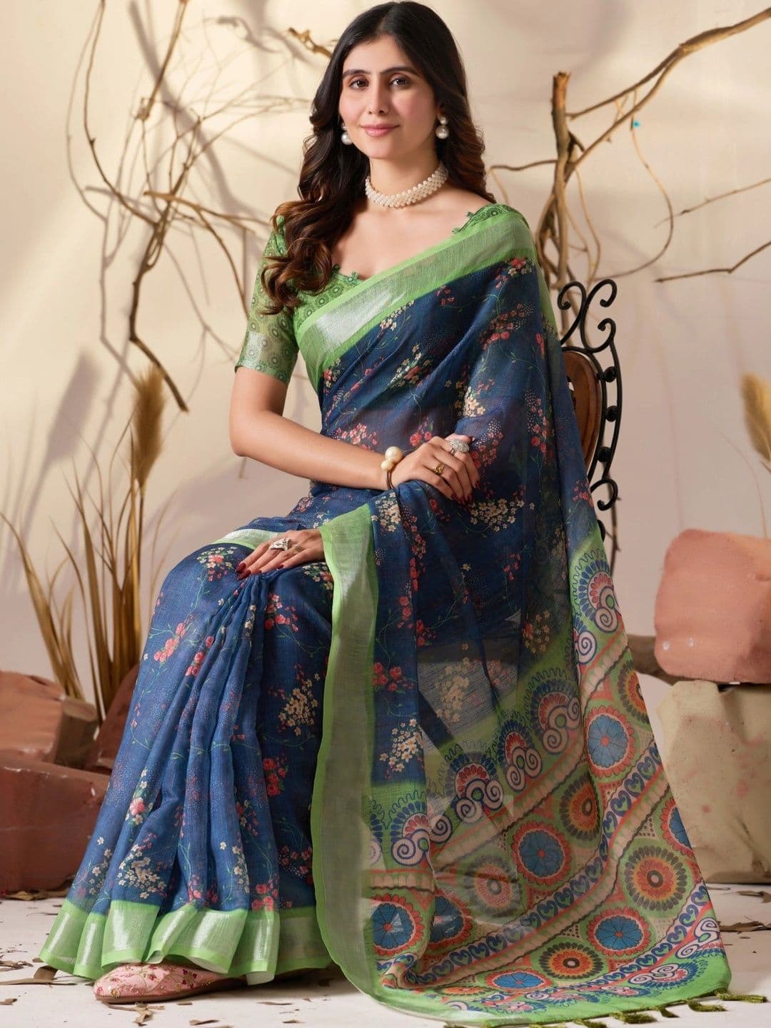 DIVASTRI Floral Zari Linen Blend Designer Saree thumbnail 3