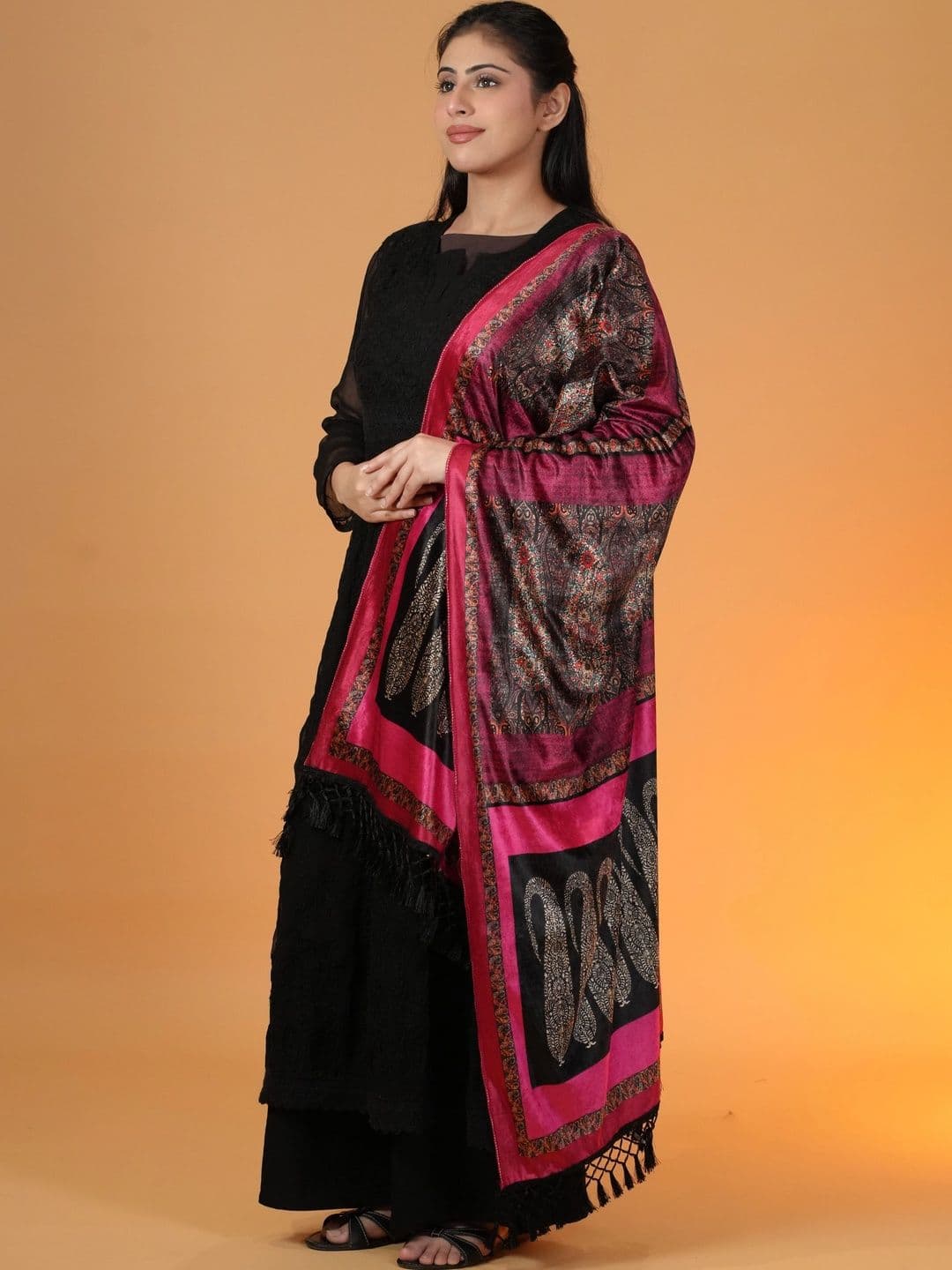 SHIFNEEN Women Paisley Printed Velvet Shawl thumbnail 4