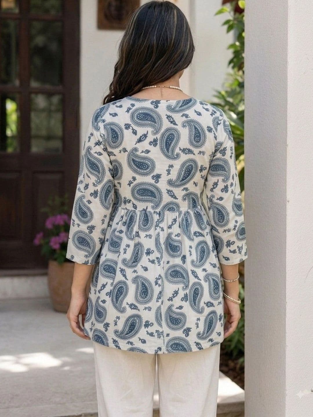 Fyunl Women Paisley Printed Kurta thumbnail 3