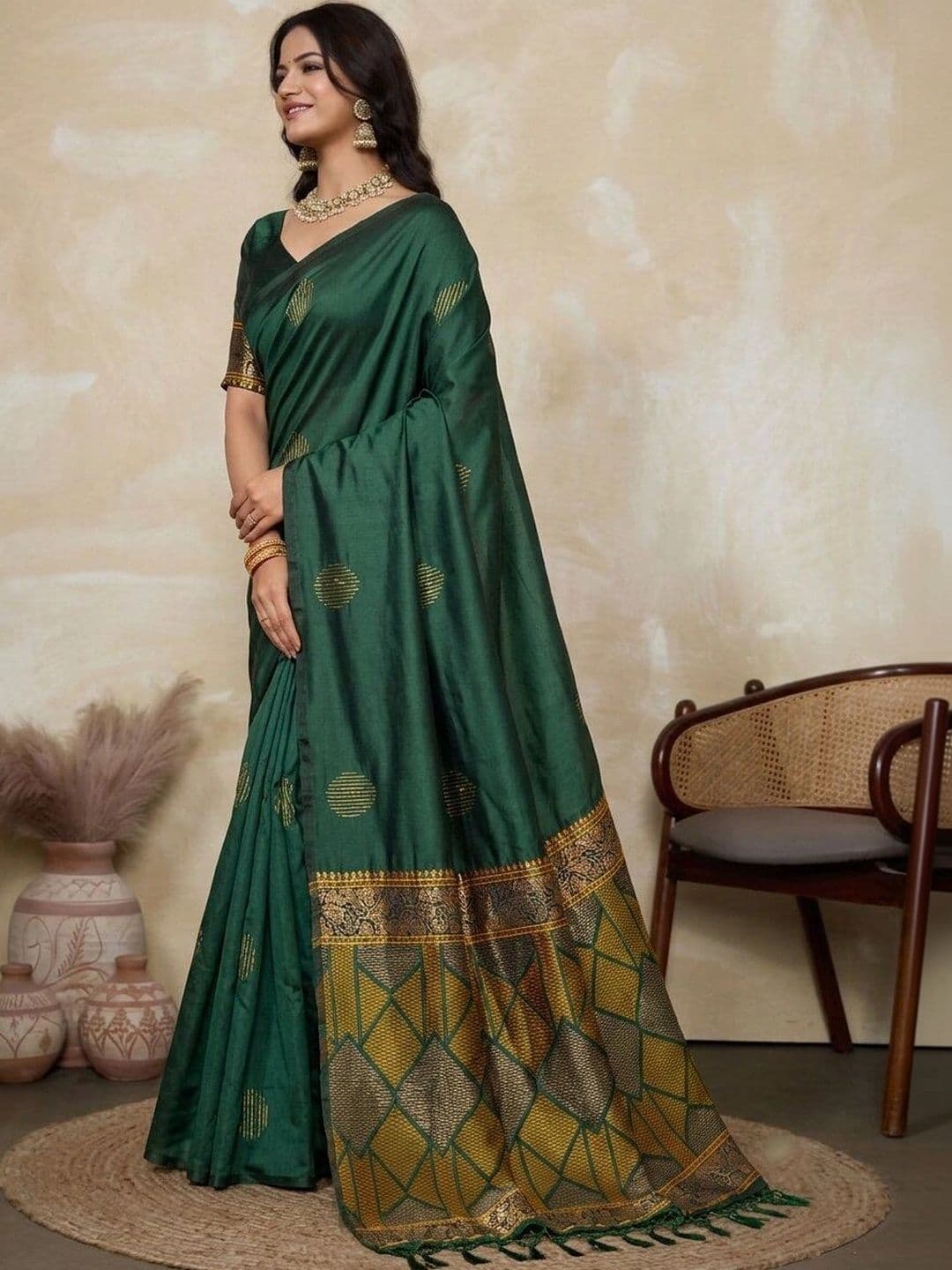 UMANTA Zari Silk Blend Banarasi Saree thumbnail 3
