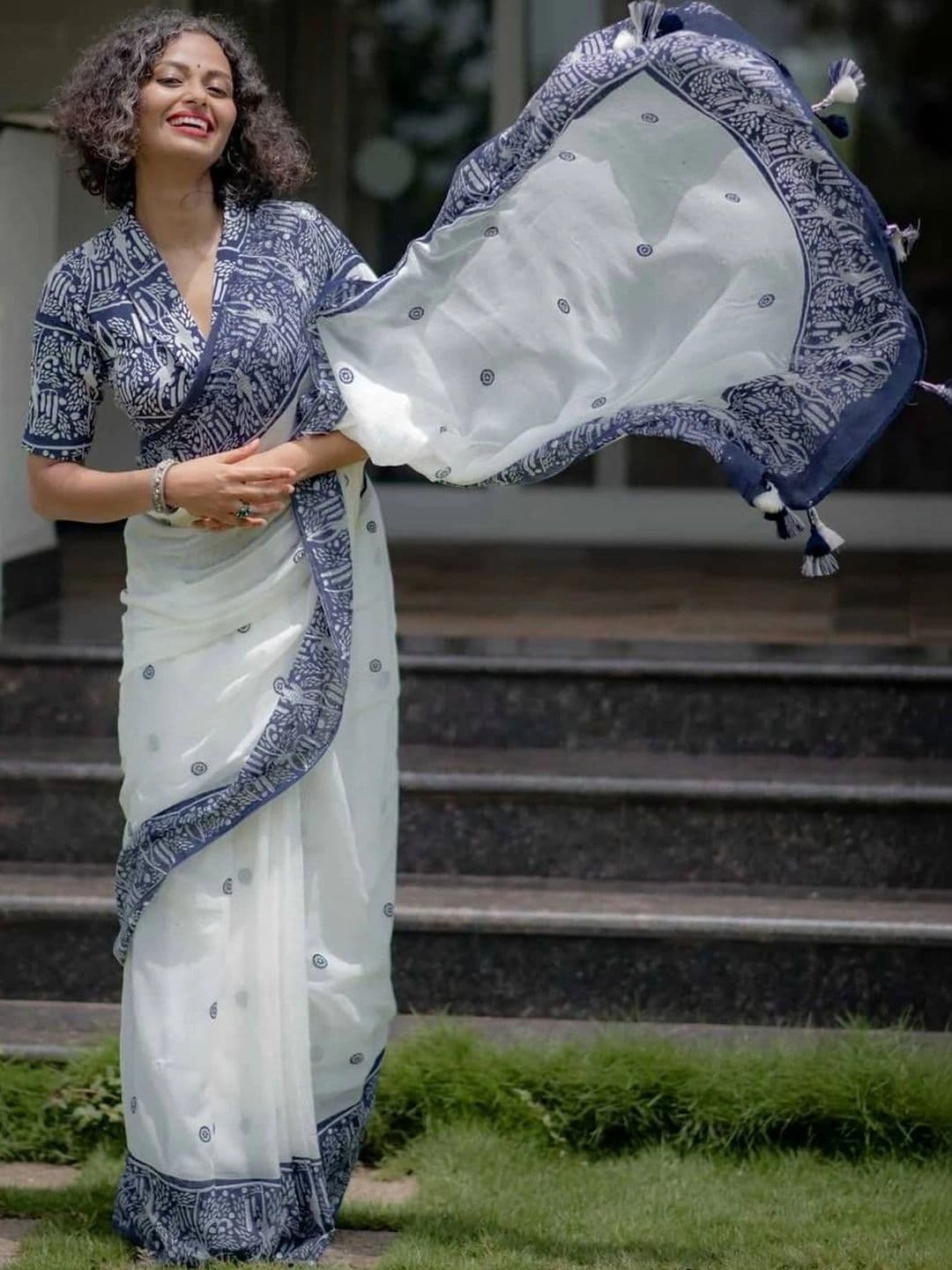 saneria silk Women Colourblocked Linen Blend Block Print Saree thumbnail 3