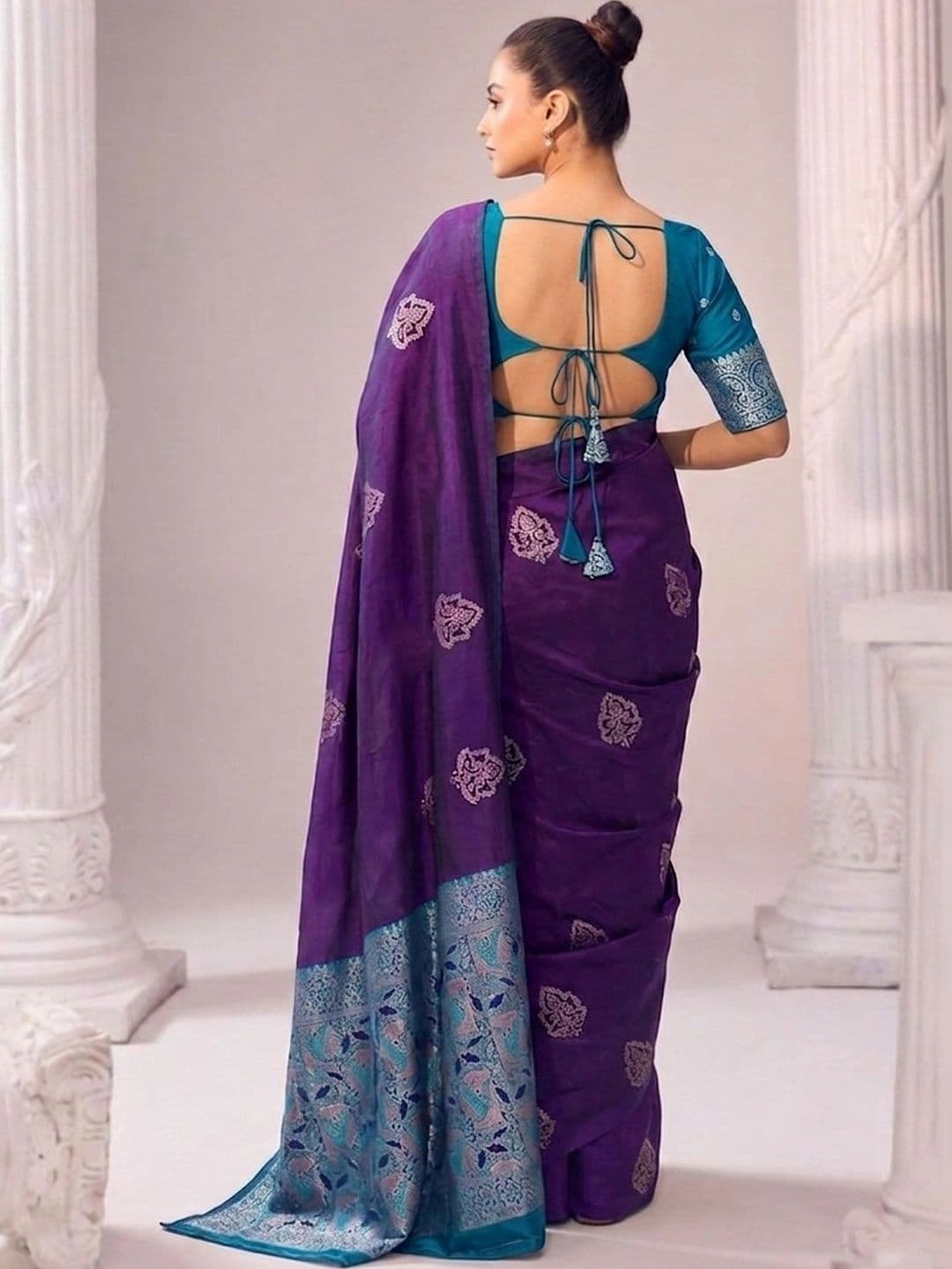 UMANTA Woven Design Zari Silk Blend Banarasi Saree thumbnail 7