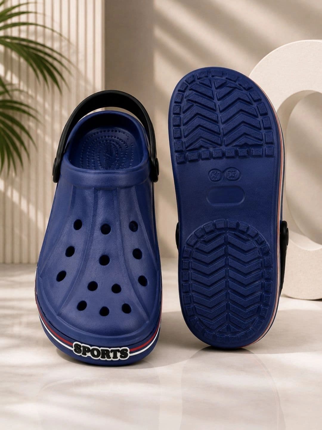 glitchez Men Colourblocked Clogs thumbnail 3