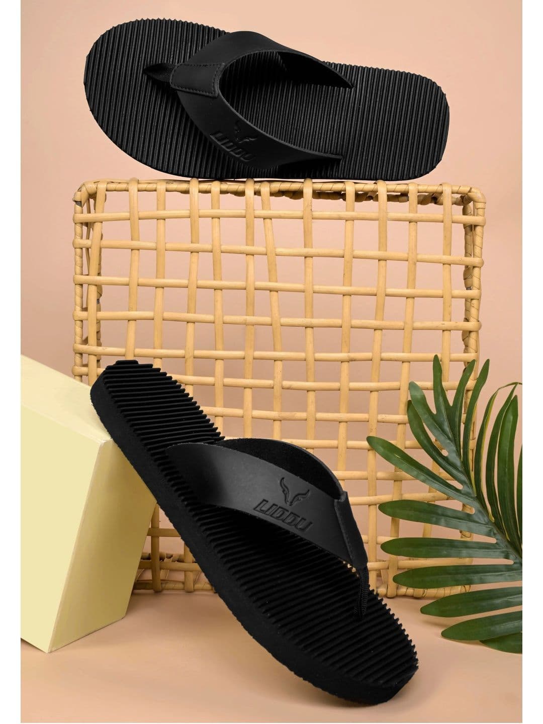 LIDDU Men Thong Flip-Flops - view 1