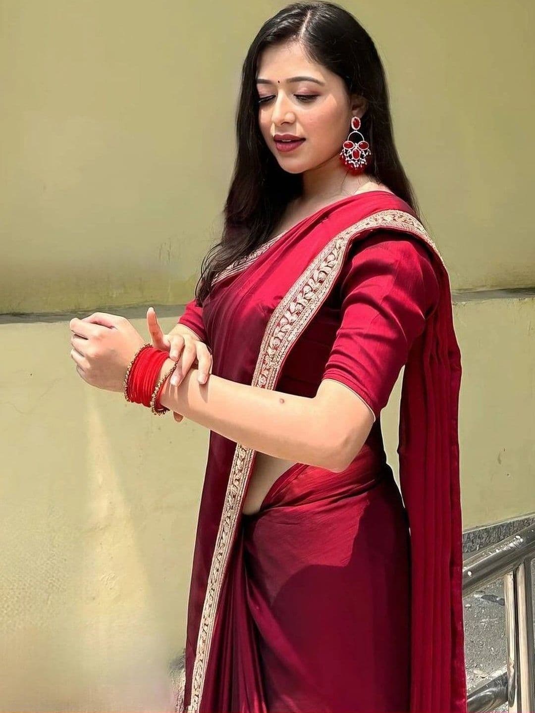 ANJAVI FASHION Zari Jute Silk Saree thumbnail 3