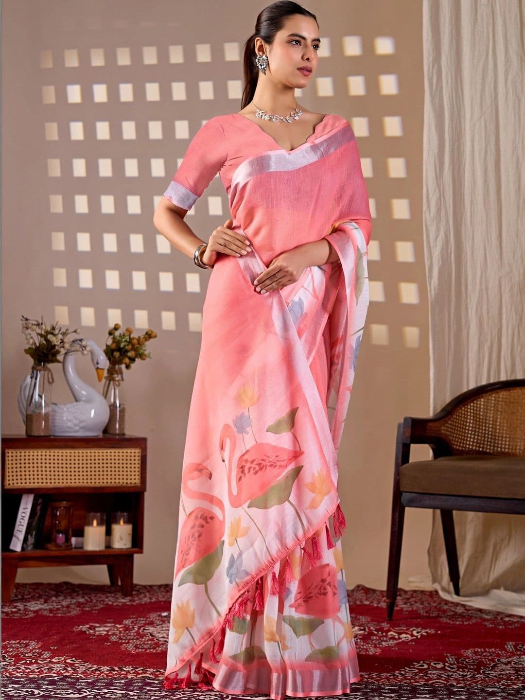 DIVASTRI Floral Zari Linen Blend Designer Saree thumbnail 2