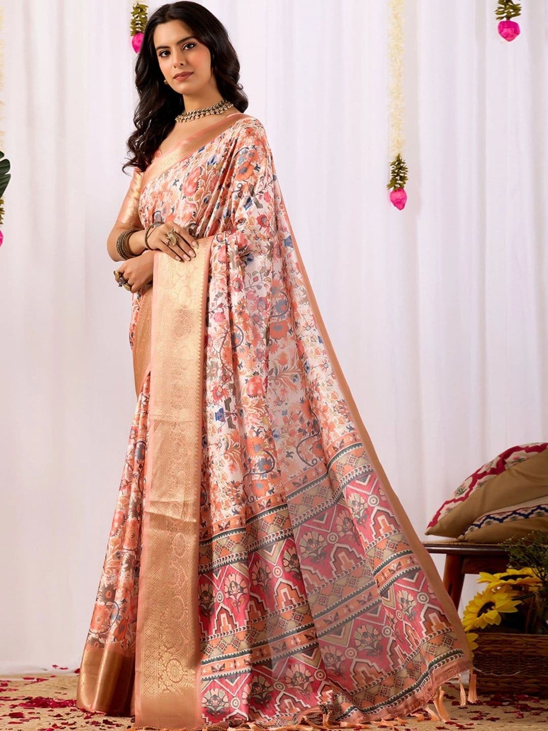 DIVASTRI Floral Zari Silk Blend Designer Saree thumbnail 5