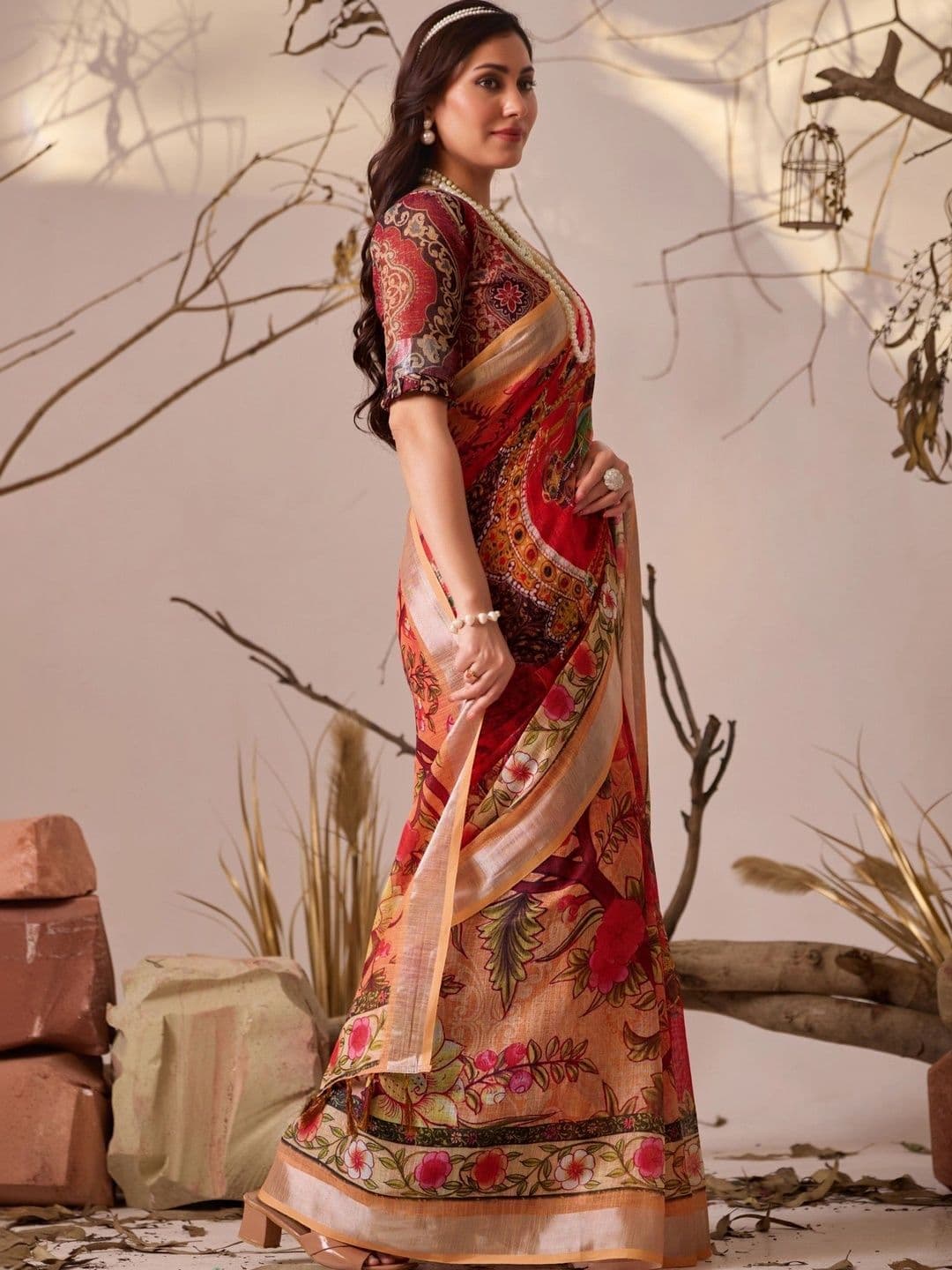 DIVASTRI Ethnic Motifs Zari Linen Blend Designer Patola Saree thumbnail 4