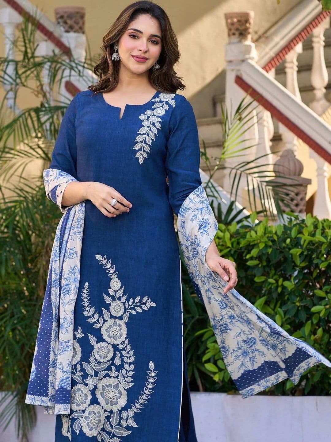 VASTRAPEDIA Women Floral Embroidered Regular Thread Work Pure Cotton Kurta with Trousers & With Dupatta thumbnail 7